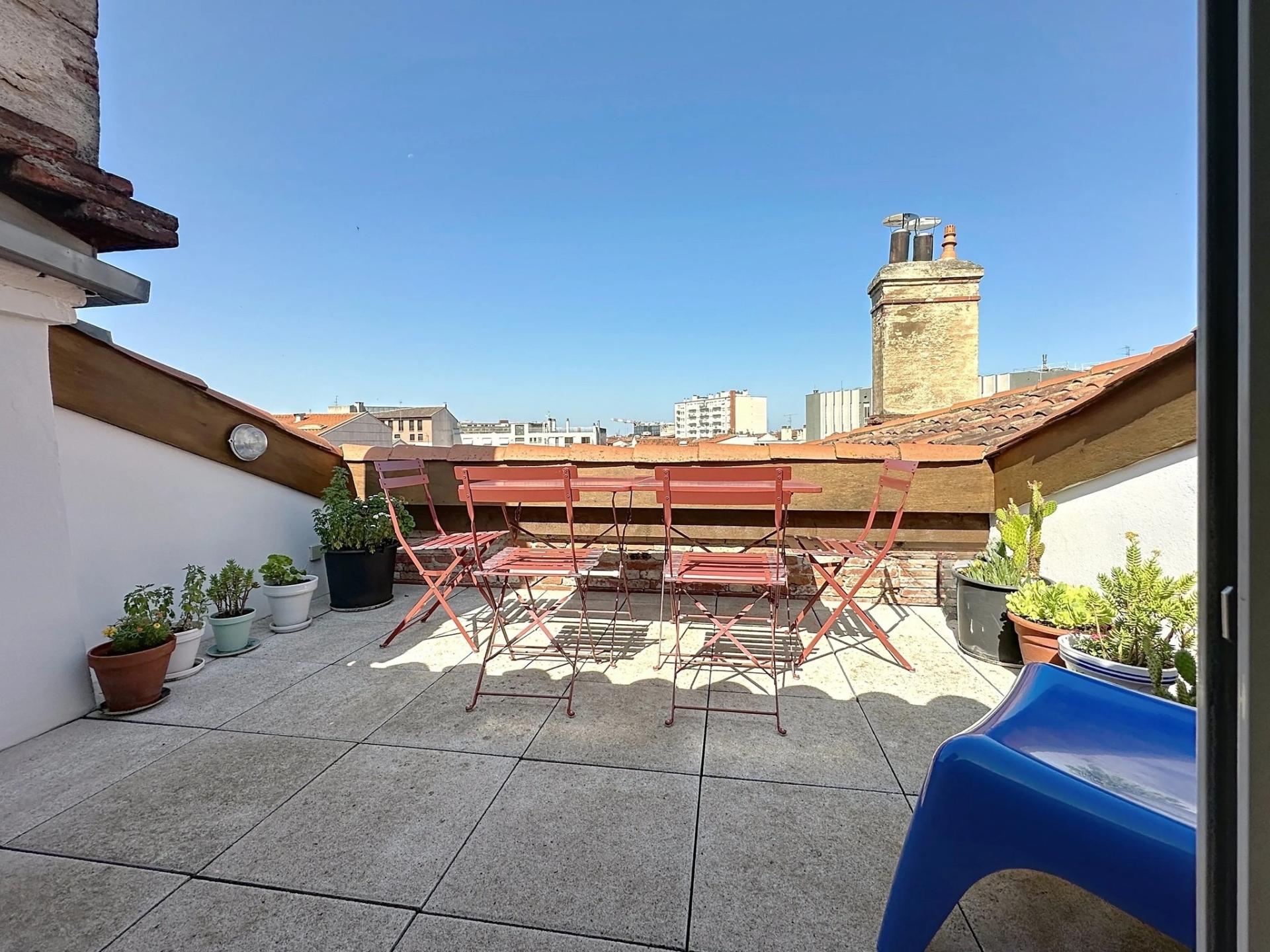 Photo 2 of the listing.