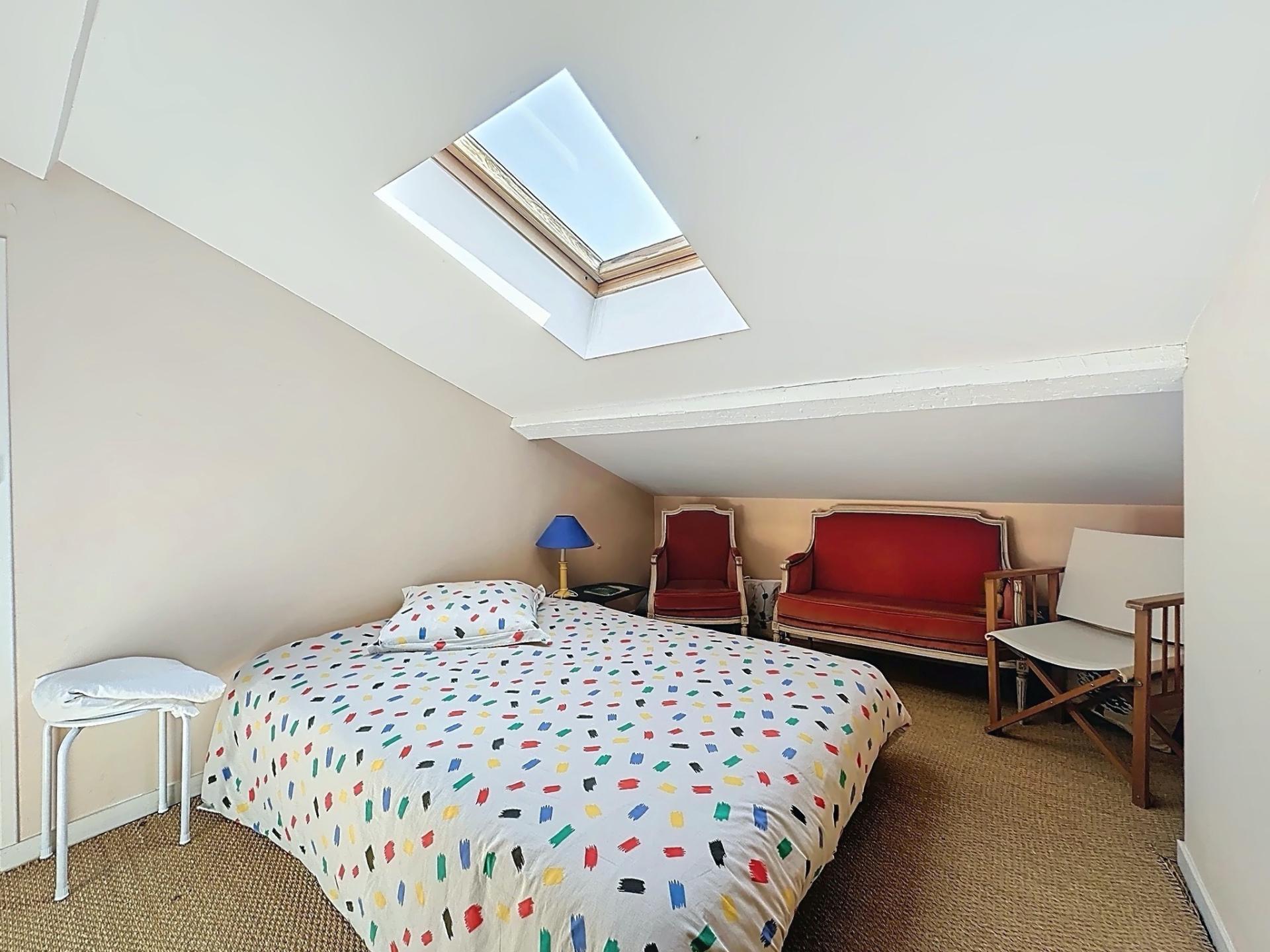 Photo 5 of the listing.