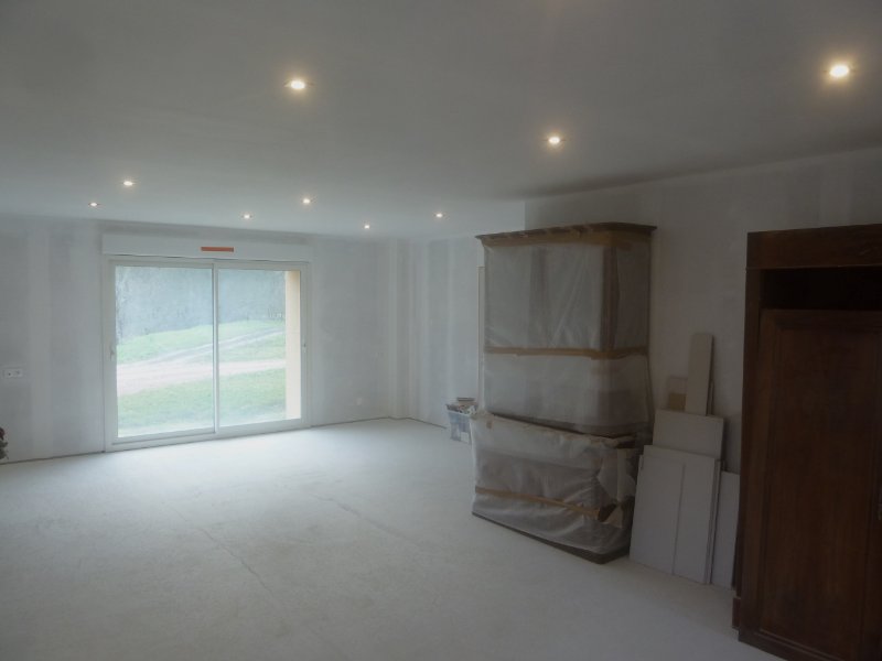 Photo 3 of the listing.