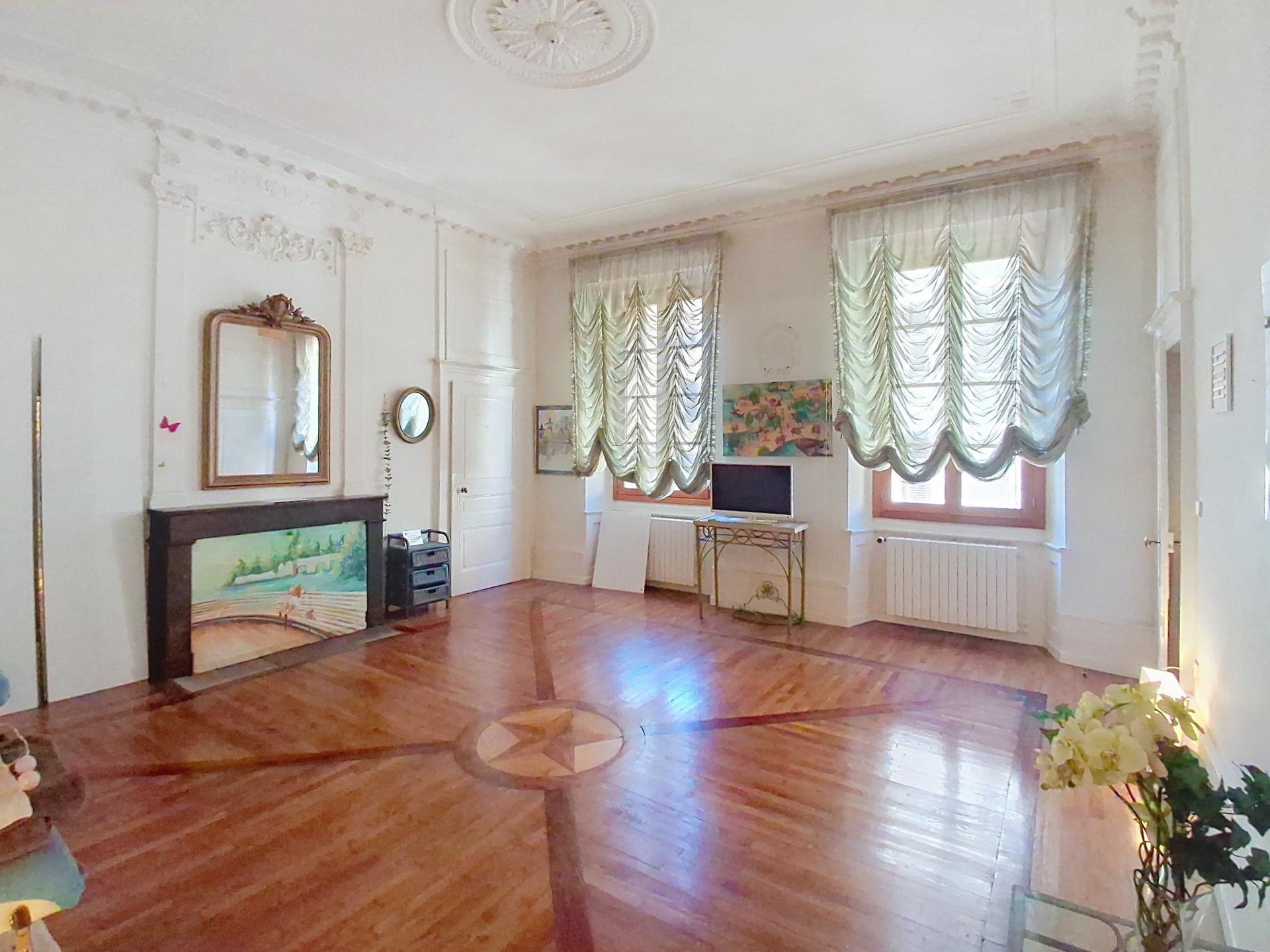 Photo 11 of the listing.