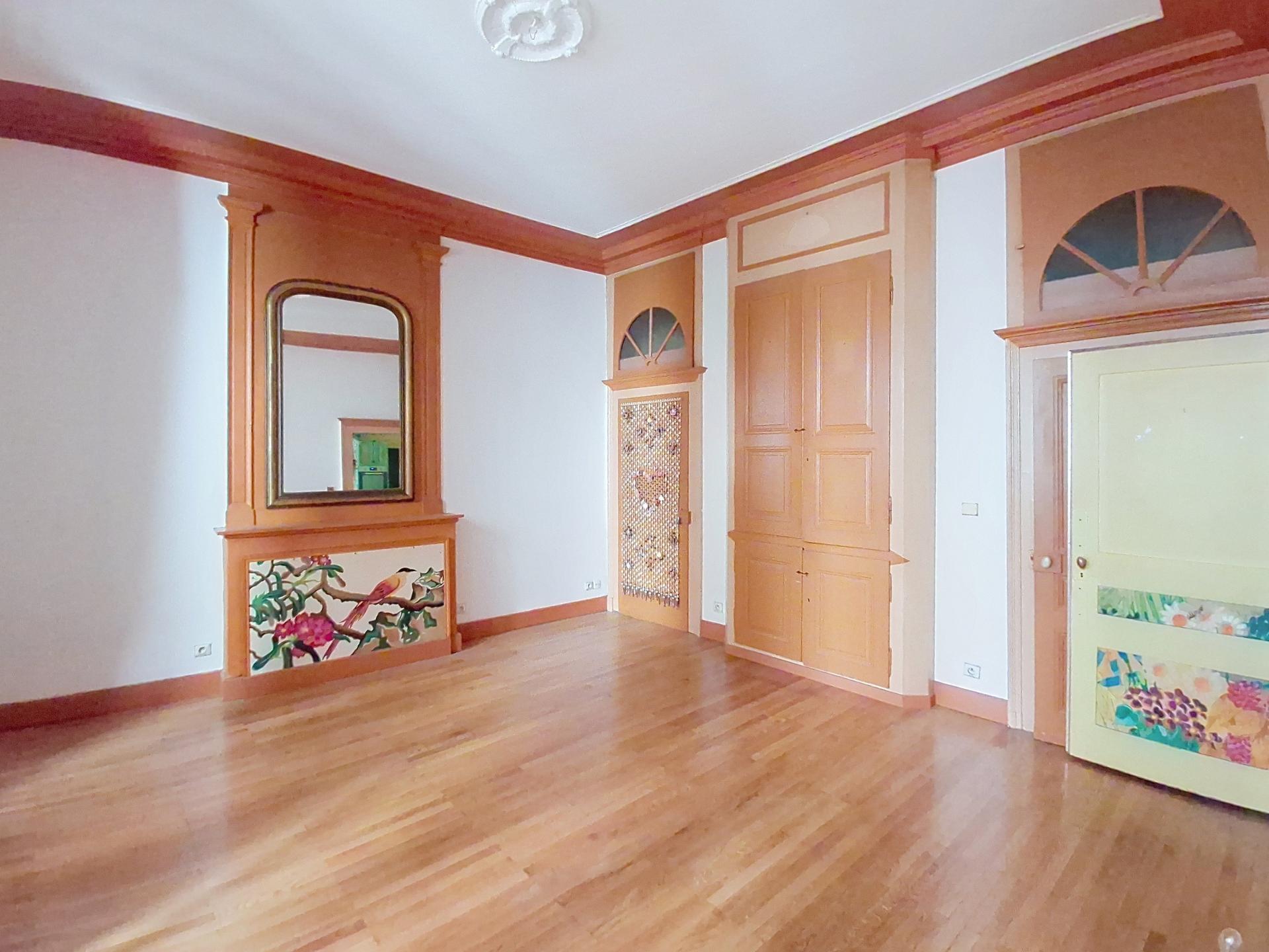 Photo 6 of the listing.