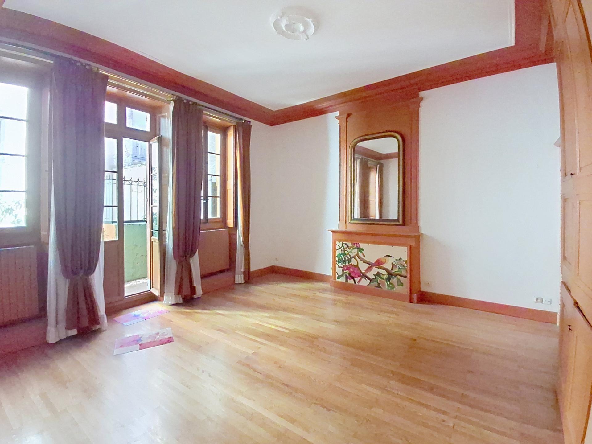 Photo 5 of the listing.