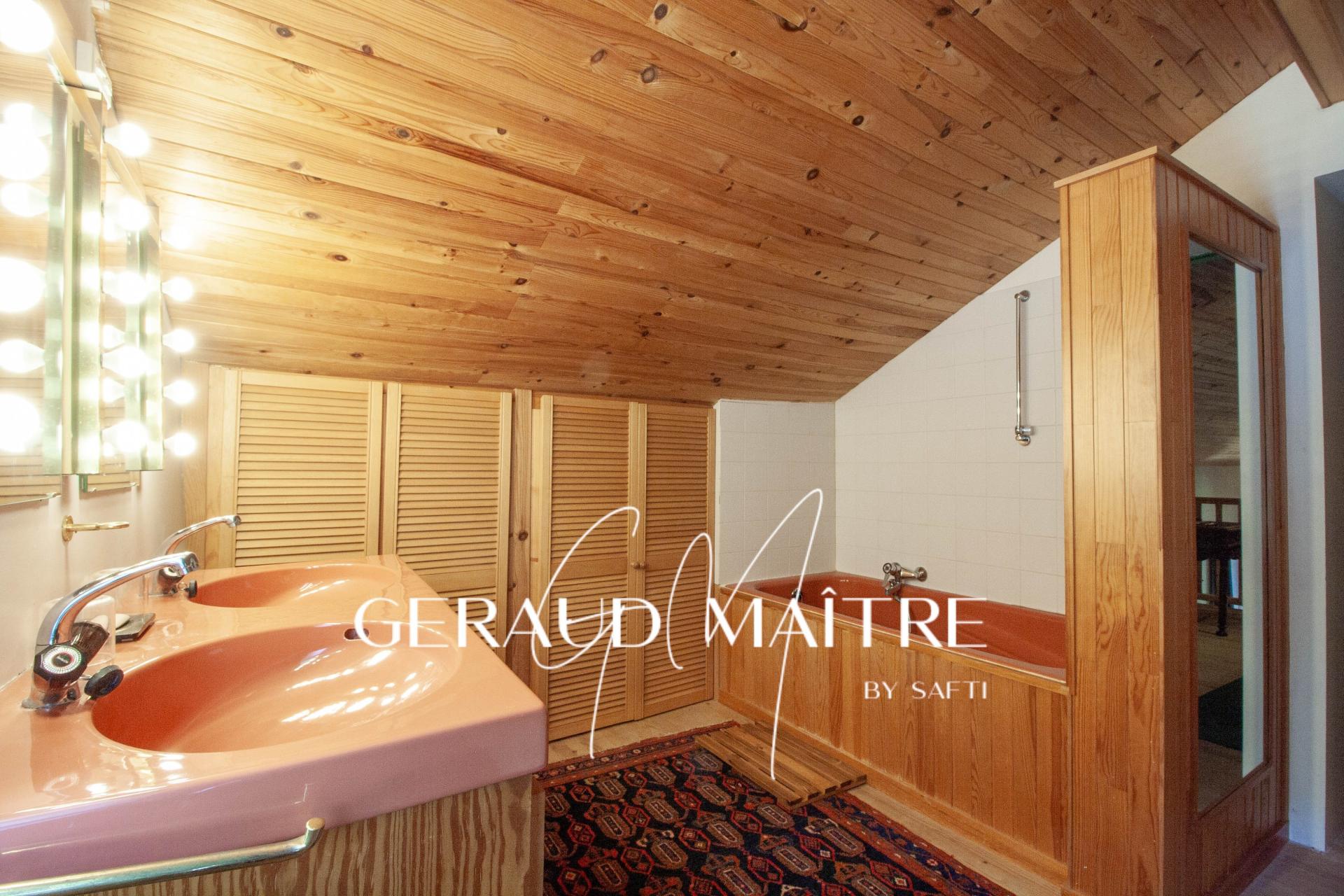 Photo 14 of the listing.