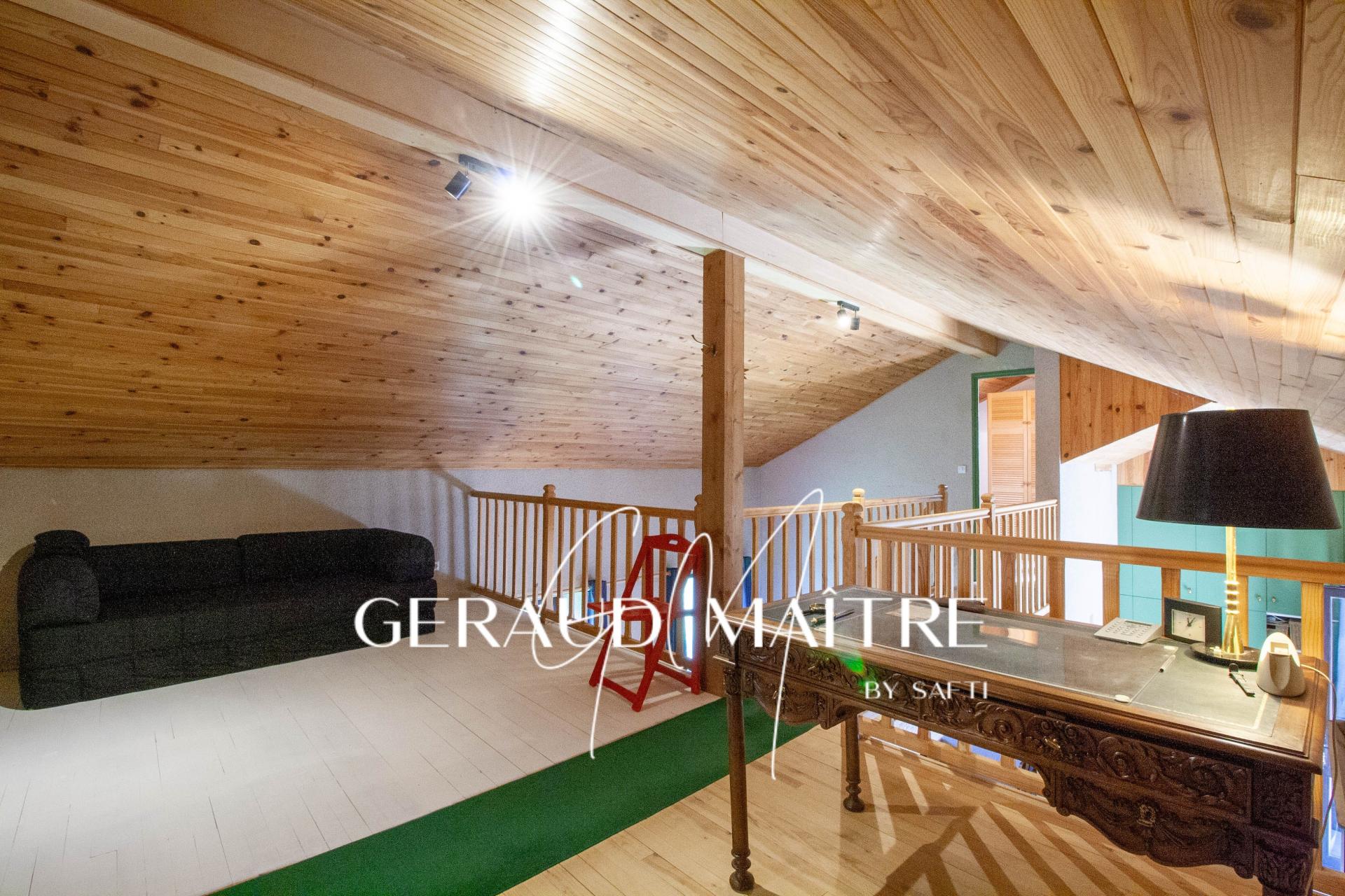 Photo 13 of the listing.