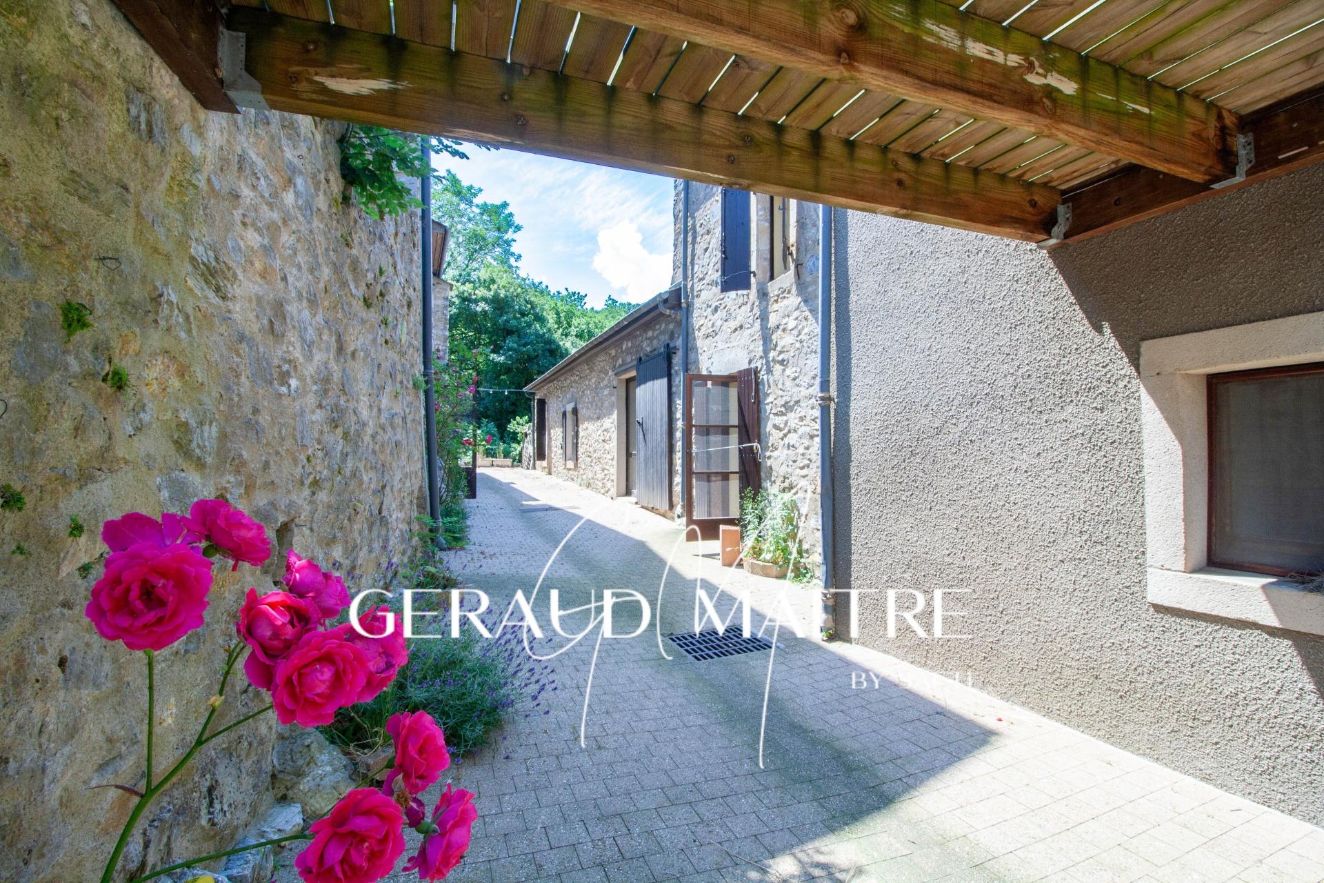 Photo 8 of the listing.