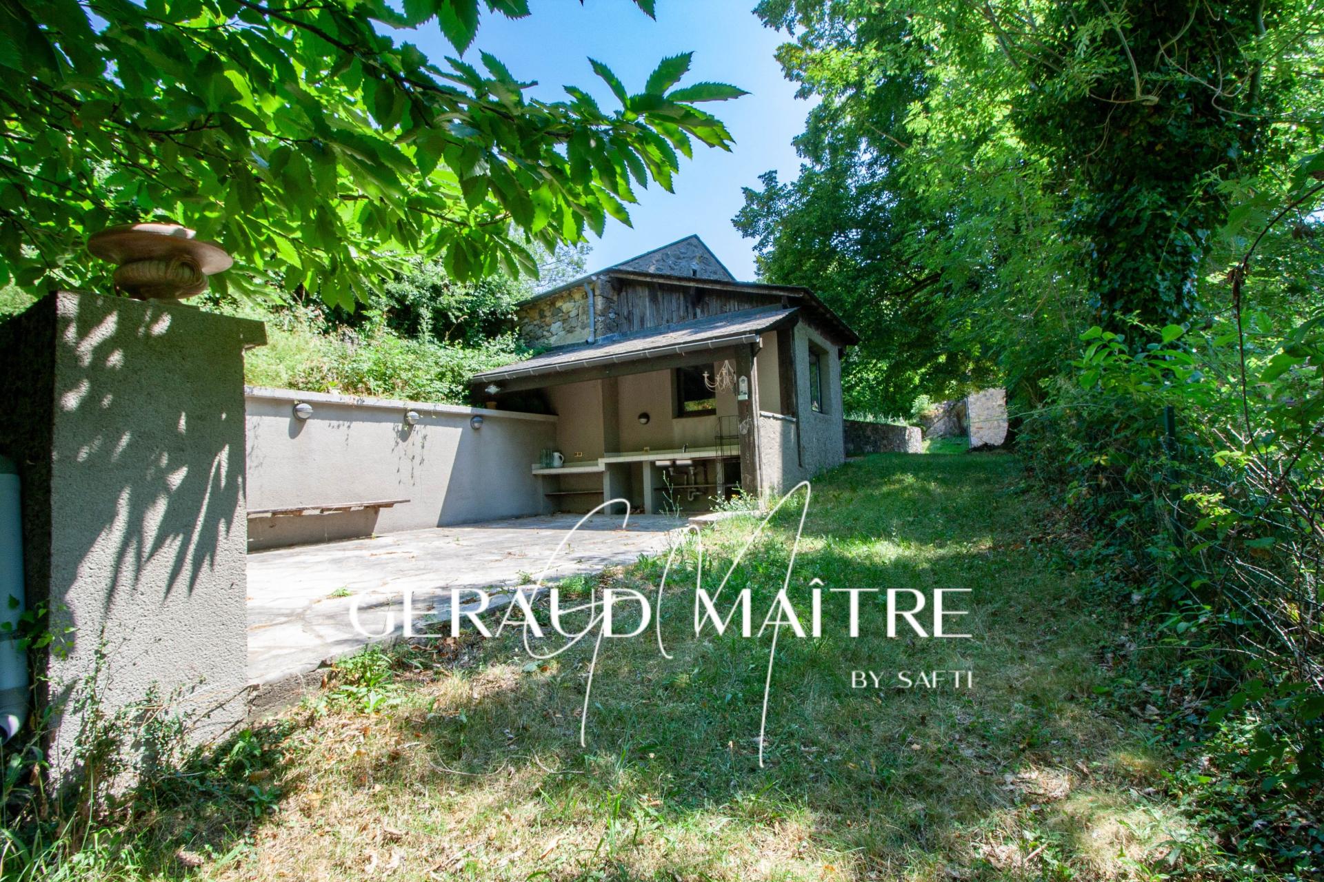 Photo 9 of the listing.