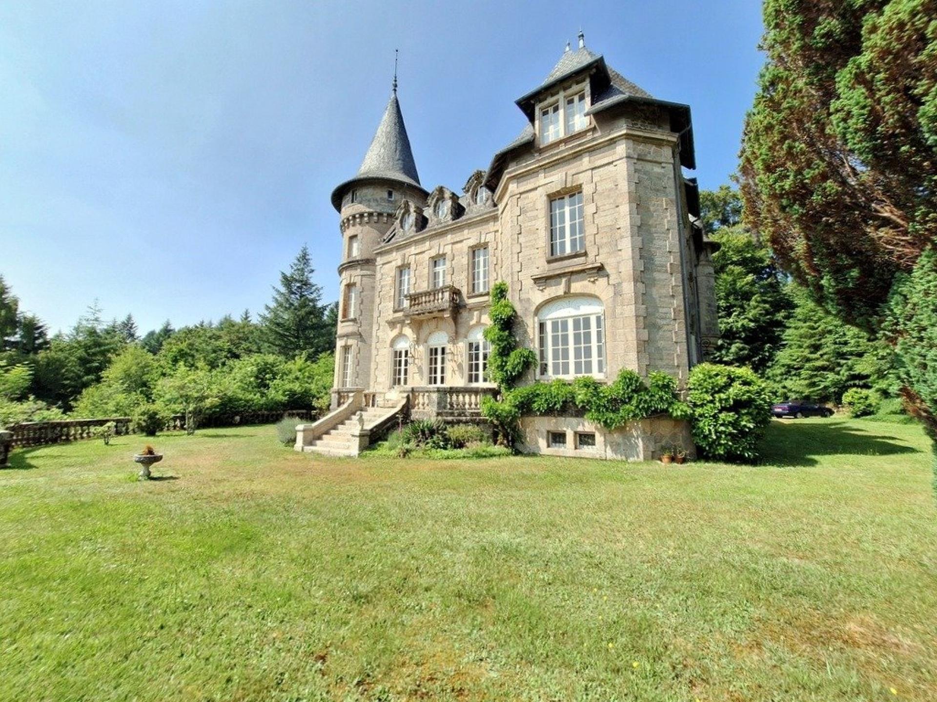 Photo 3 of the listing.