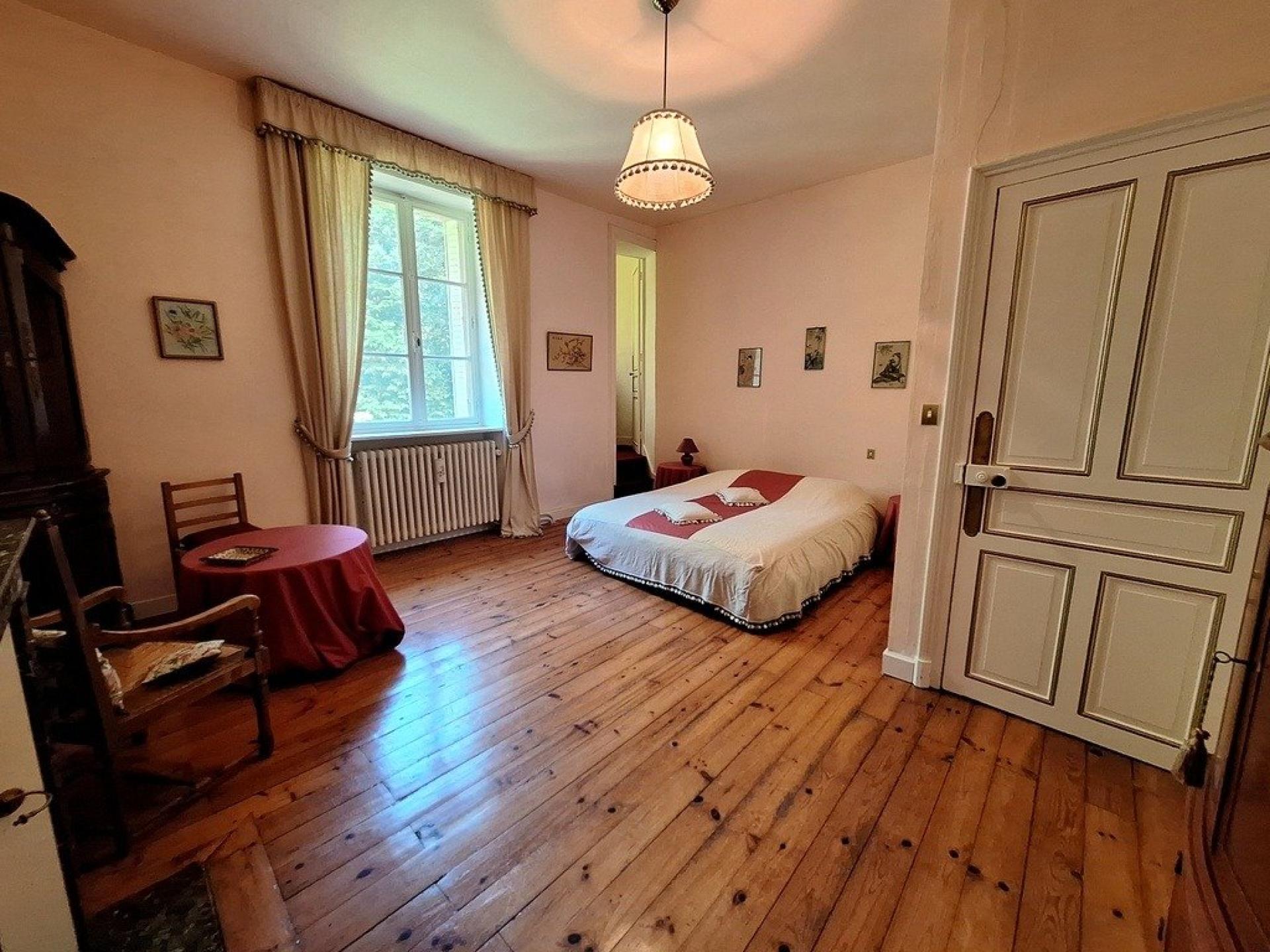 Photo 11 of the listing.