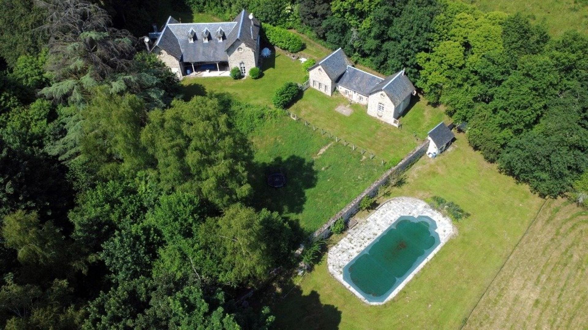 Photo 4 of the listing.