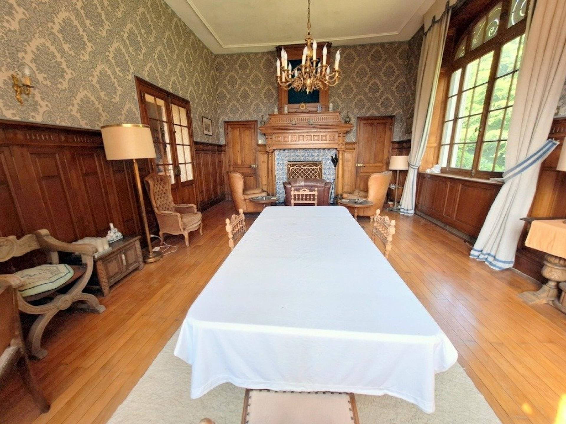 Photo 5 of the listing.