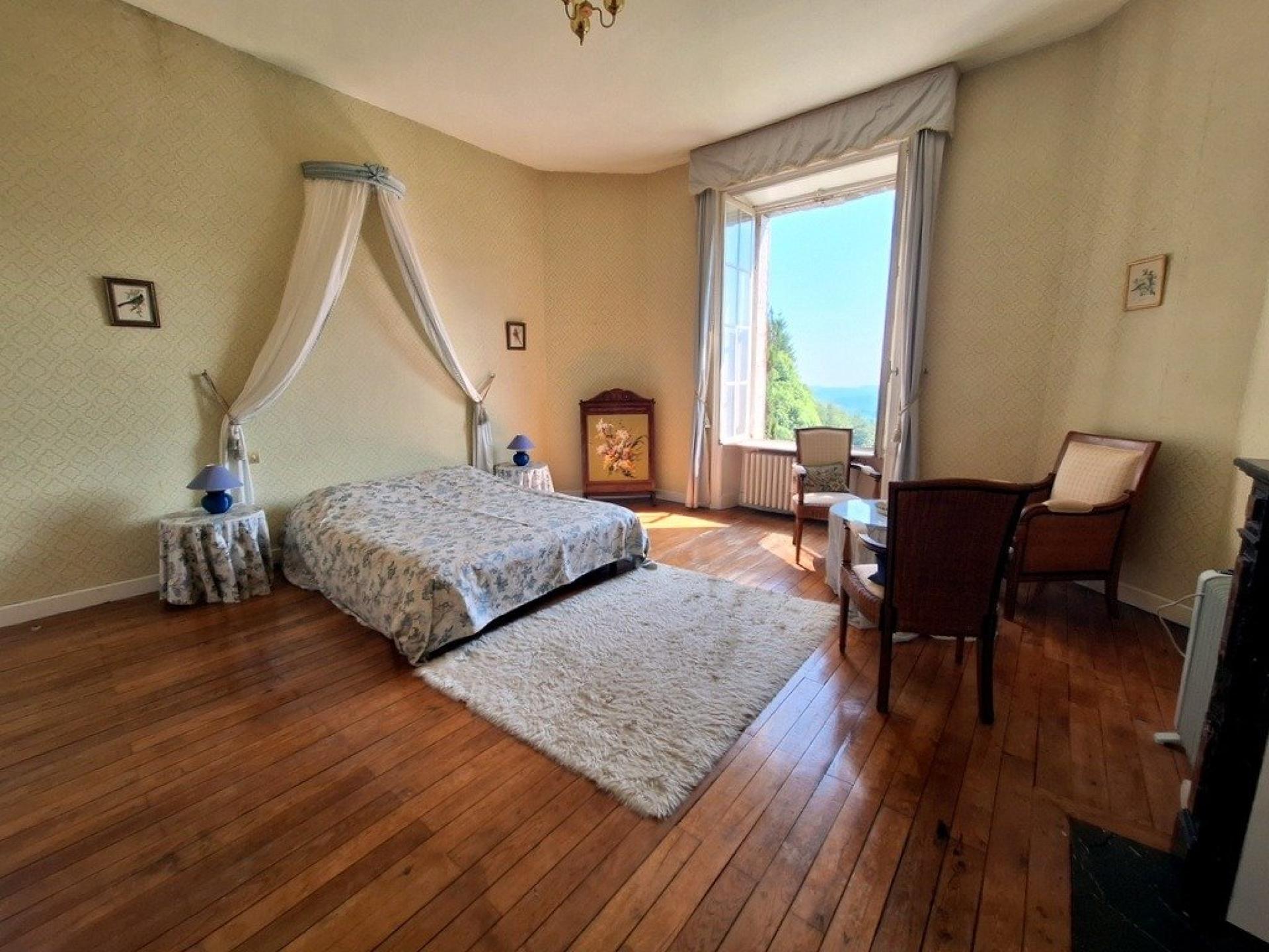 Photo 8 of the listing.