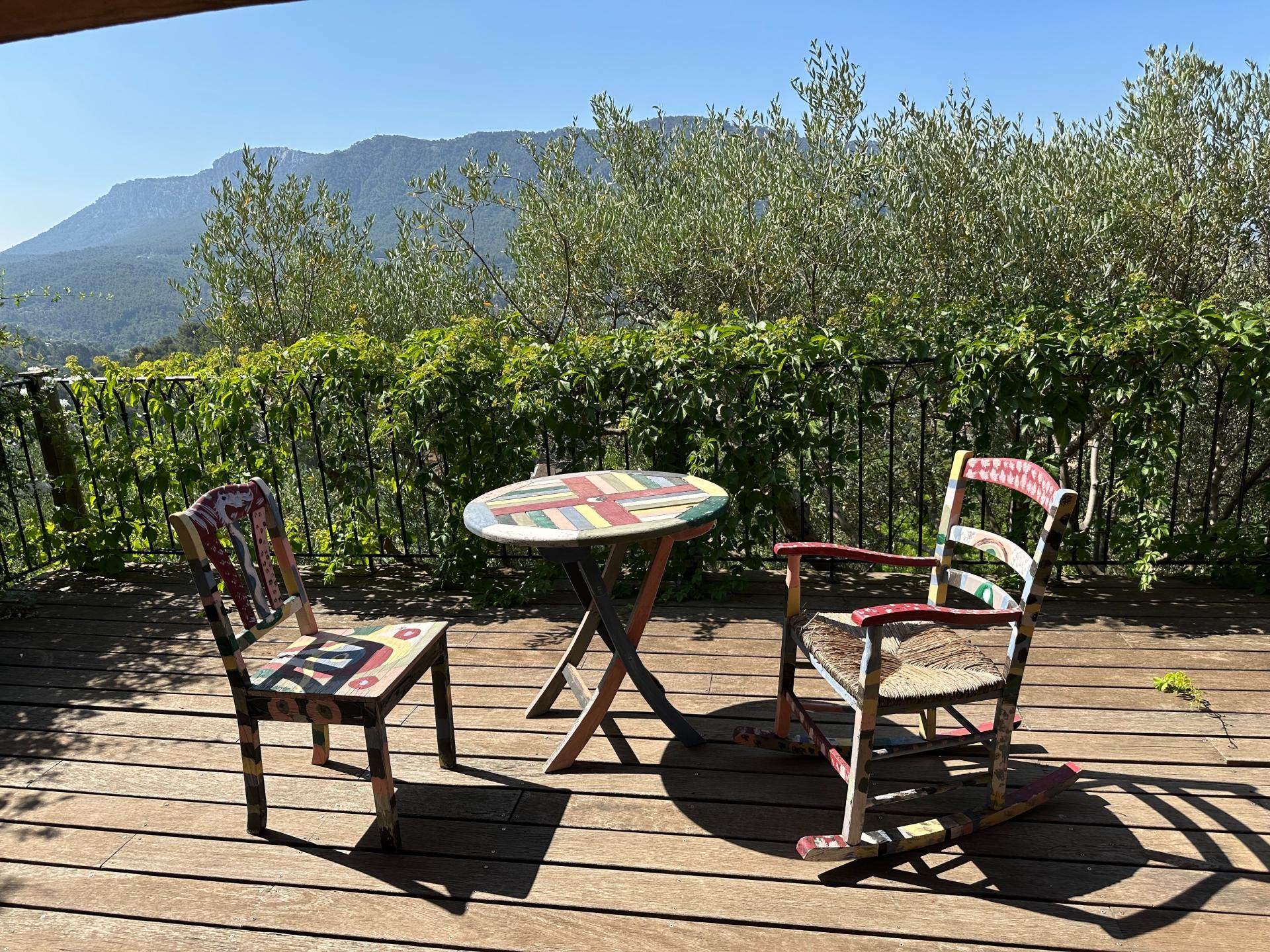 Photo 5 of the listing.