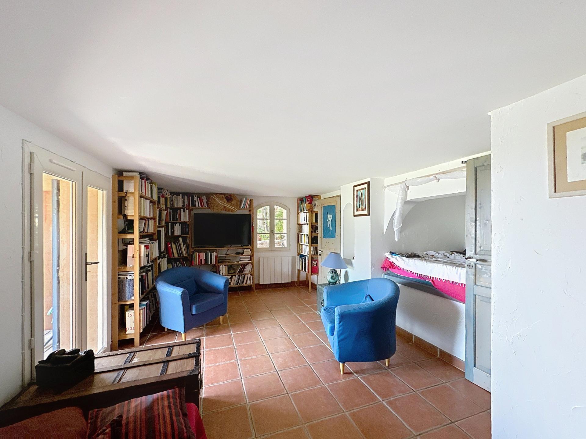 Photo 11 of the listing.