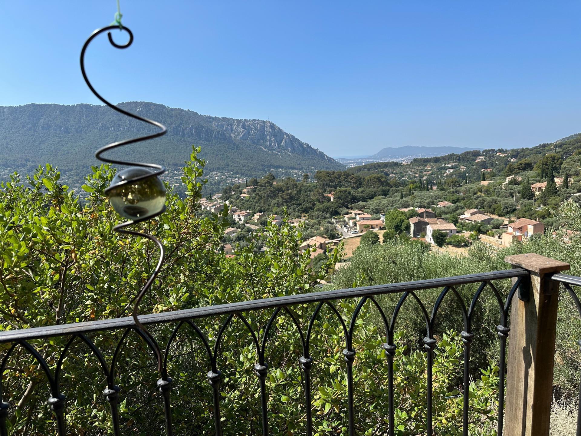 Photo 4 of the listing.