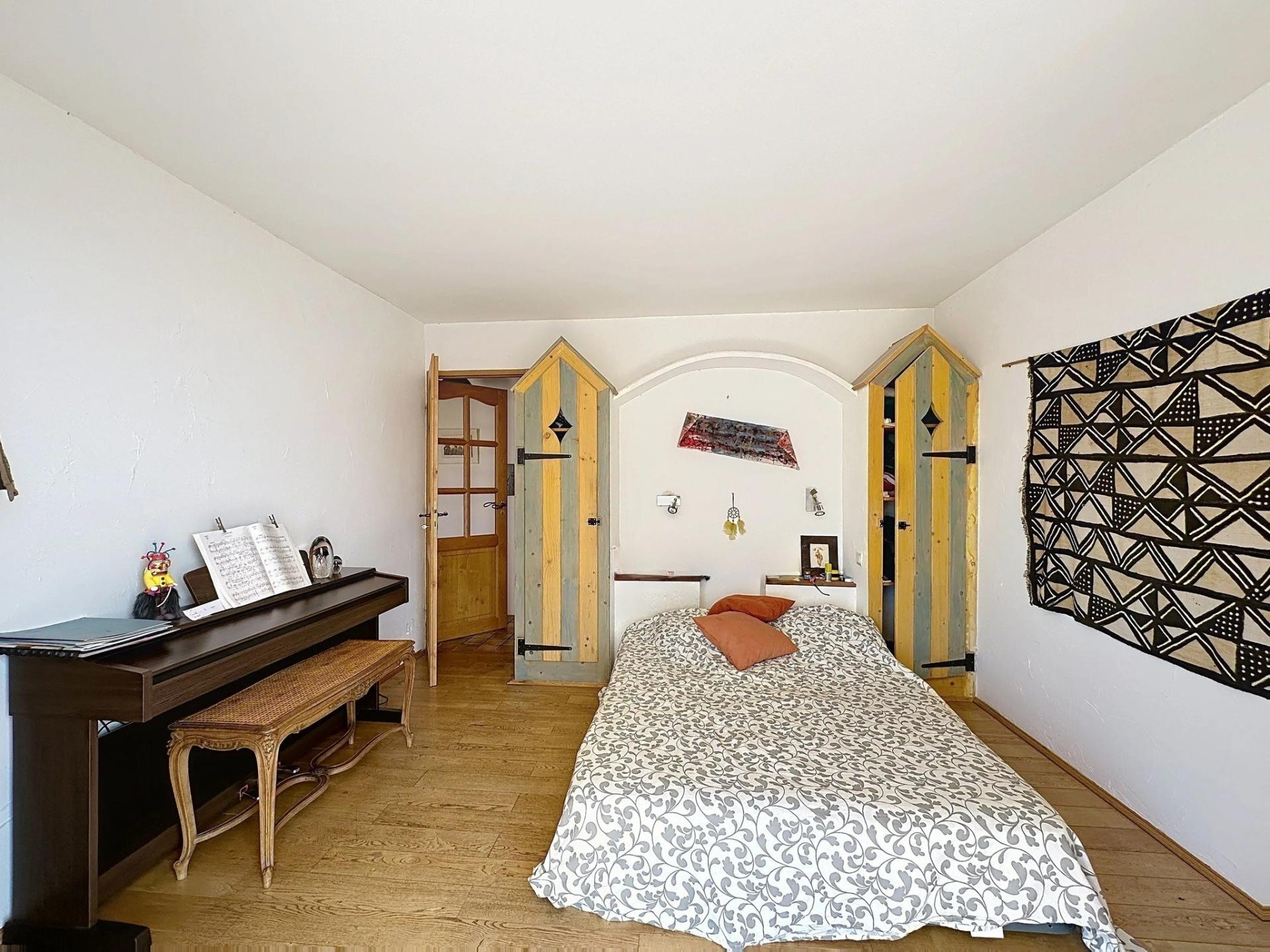 Photo 10 of the listing.