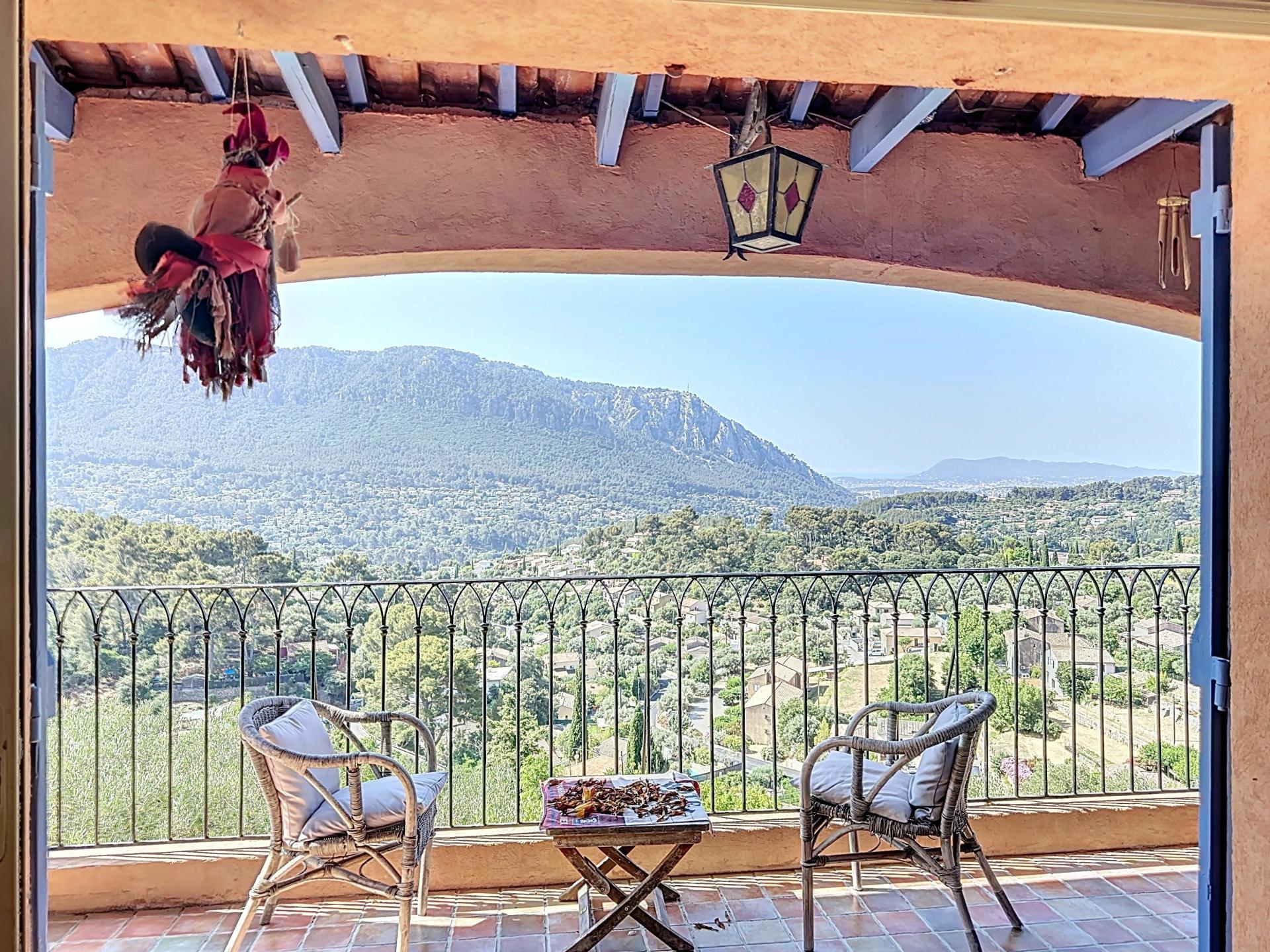 Photo 2 of the listing.