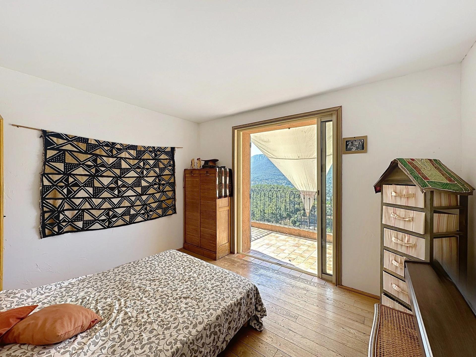 Photo 9 of the listing.