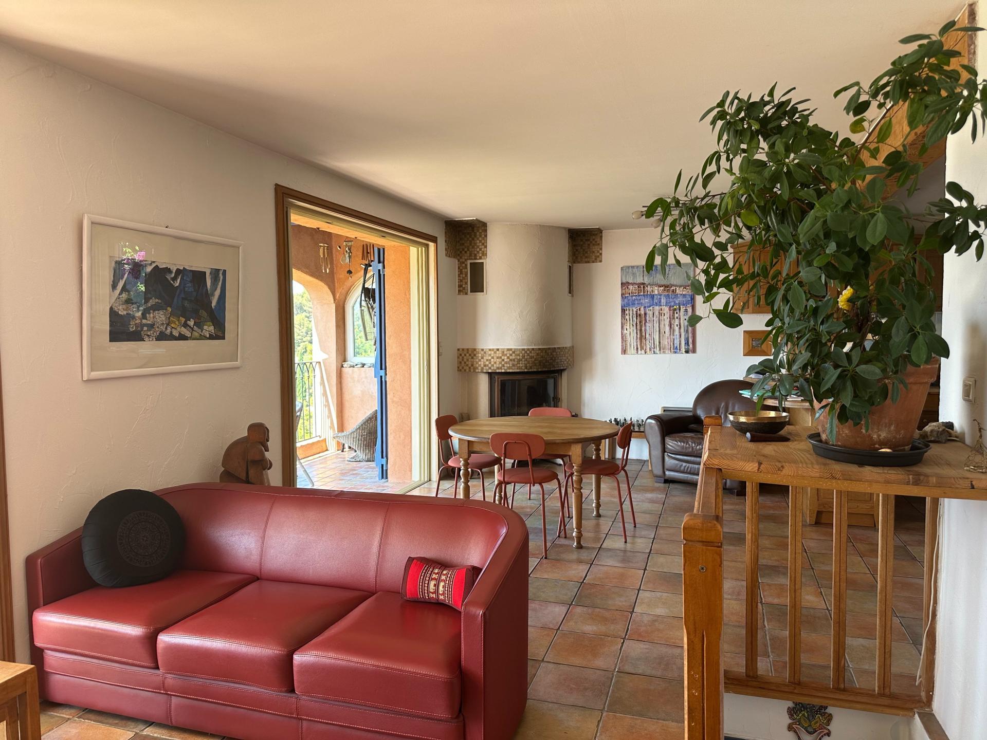 Photo 7 of the listing.