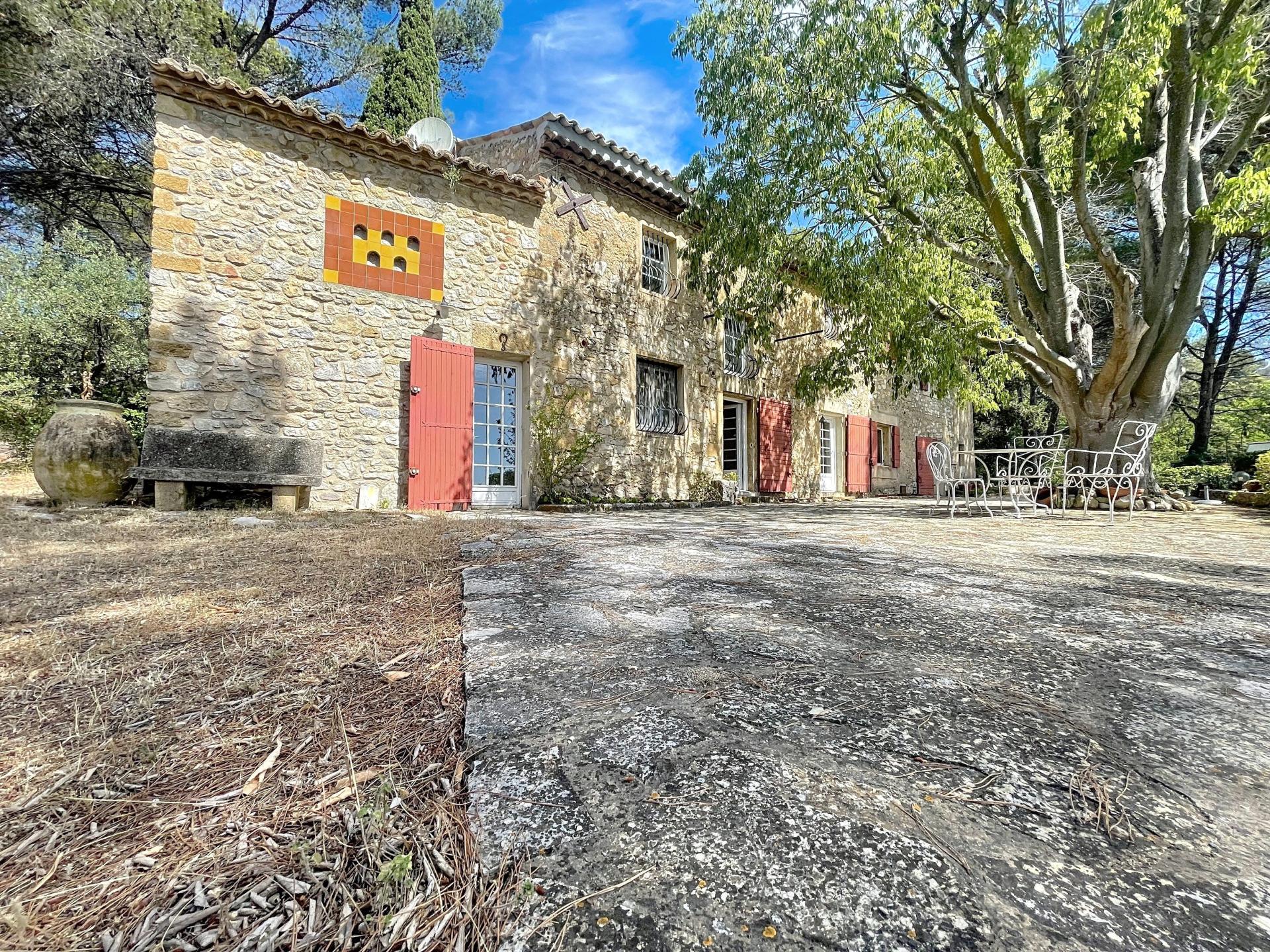 Photo 2 of the listing.