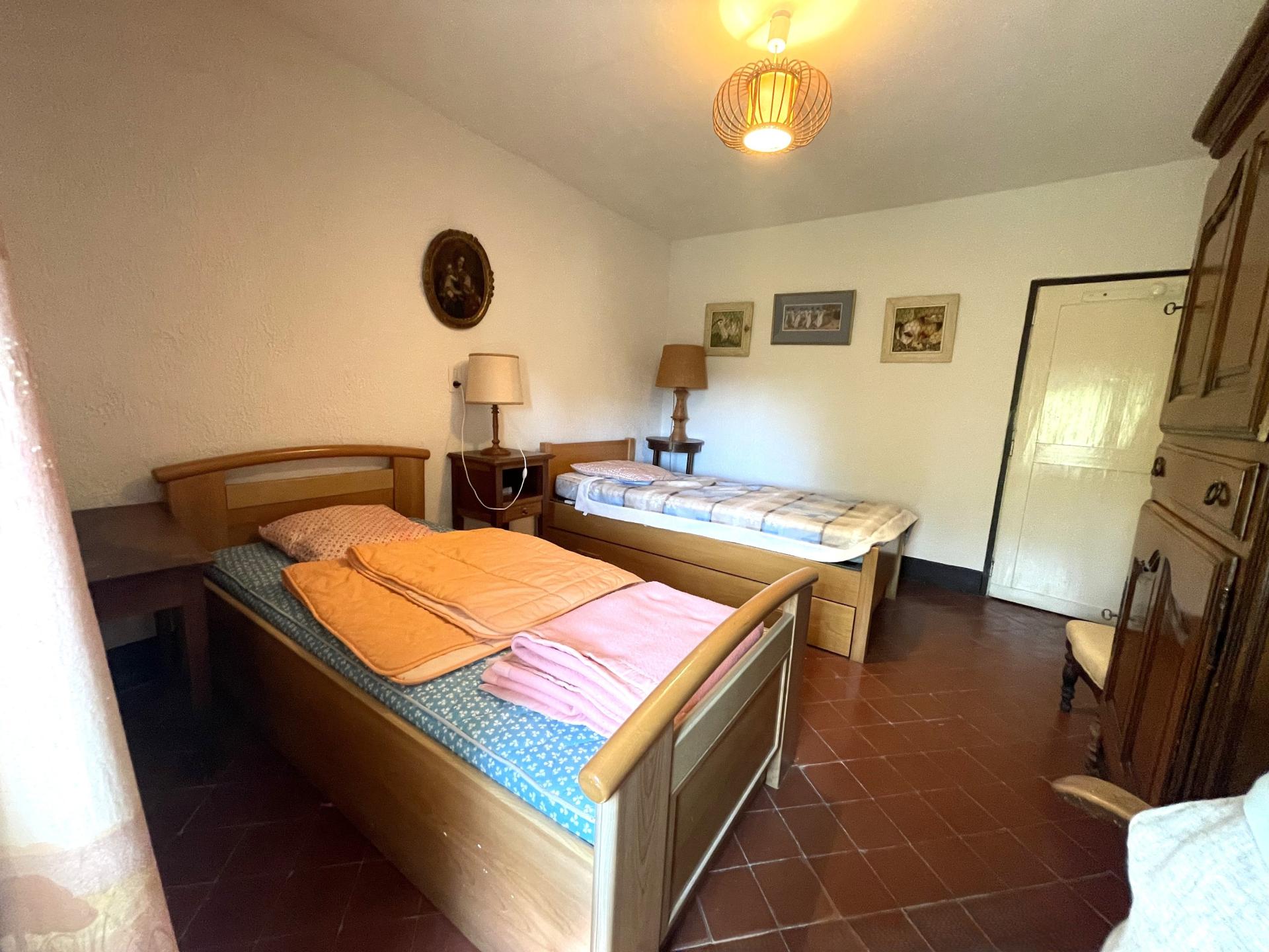 Photo 6 of the listing.