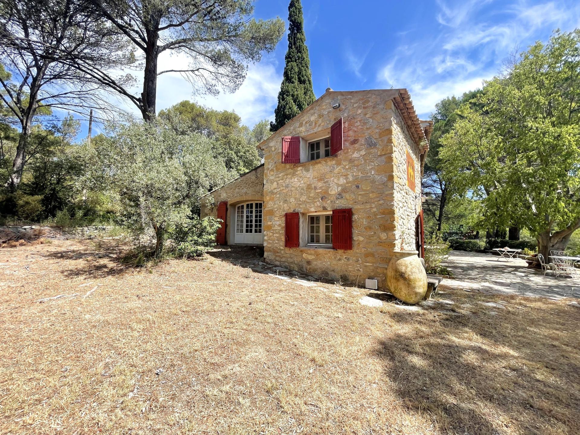 Photo 4 of the listing.