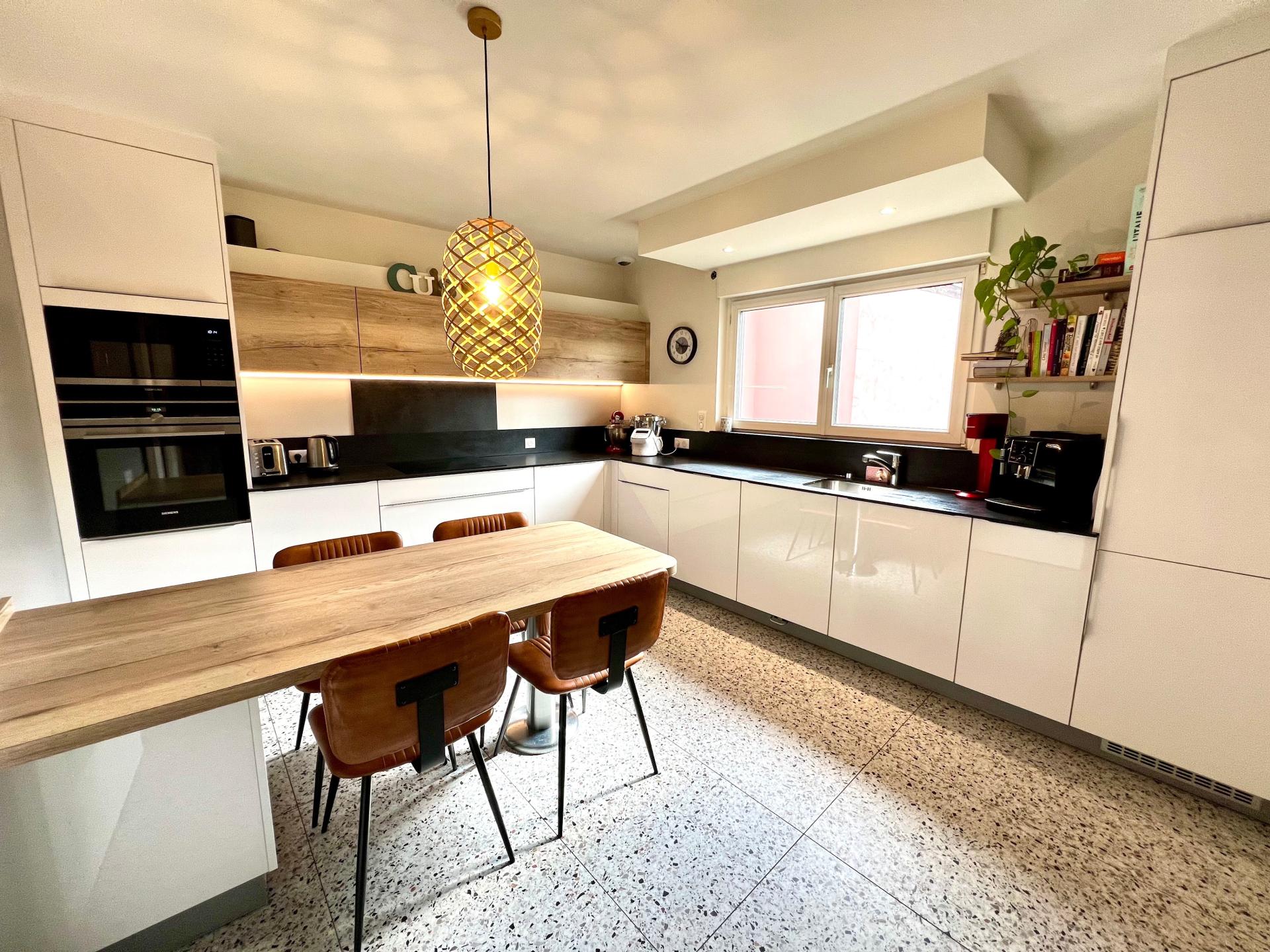 Photo 2 of the listing.