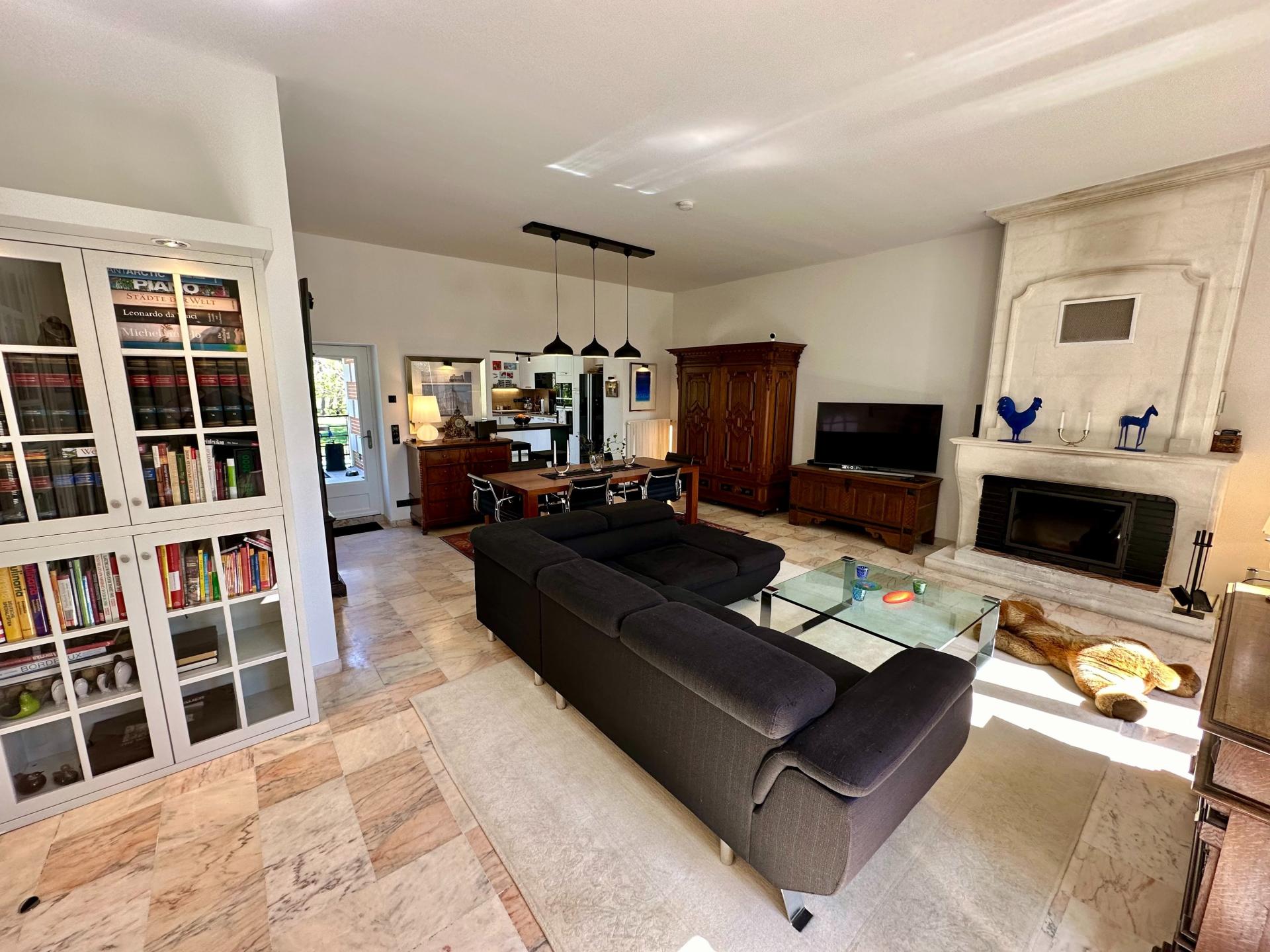 Photo 6 of the listing.