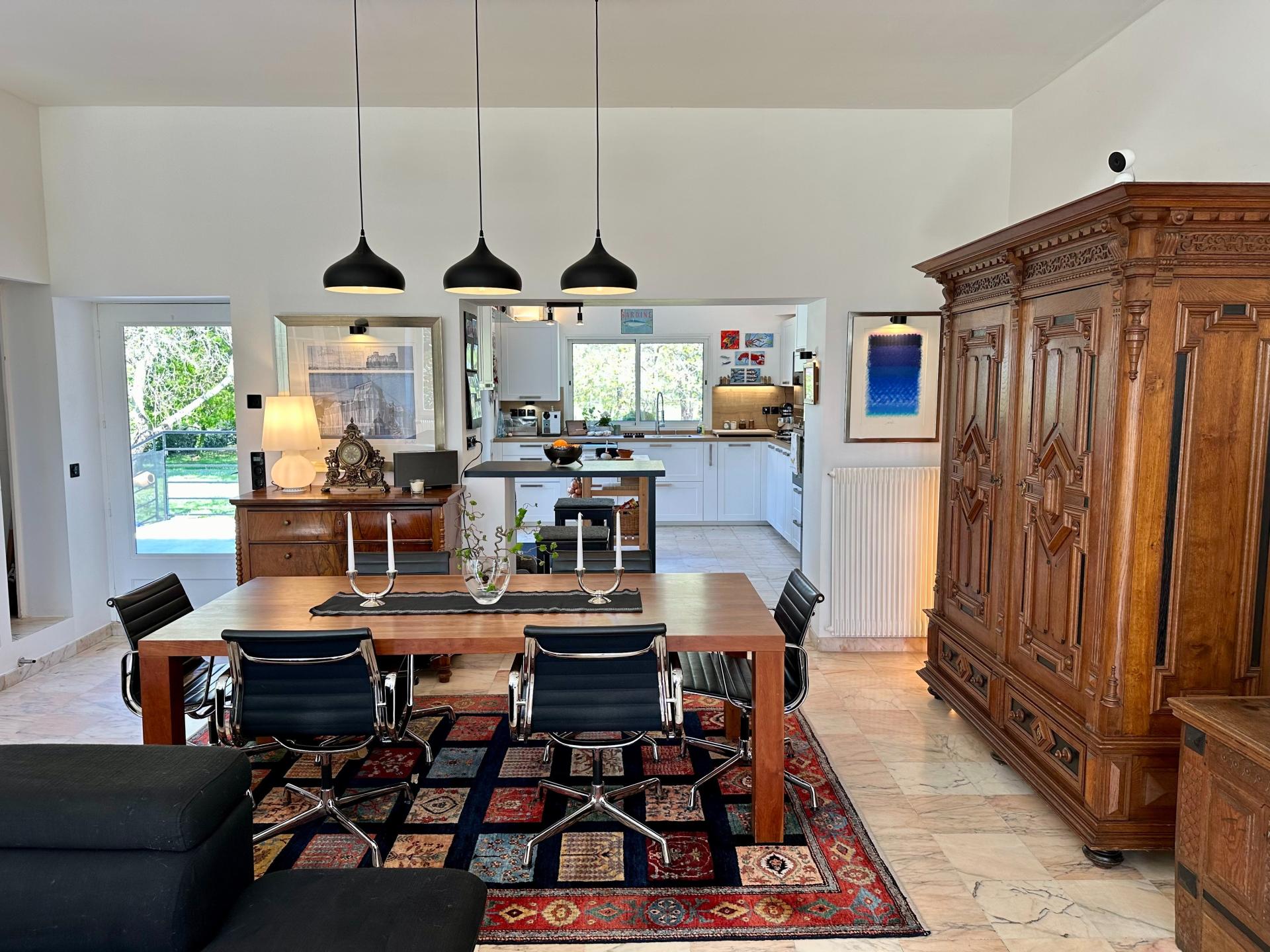 Photo 5 of the listing.