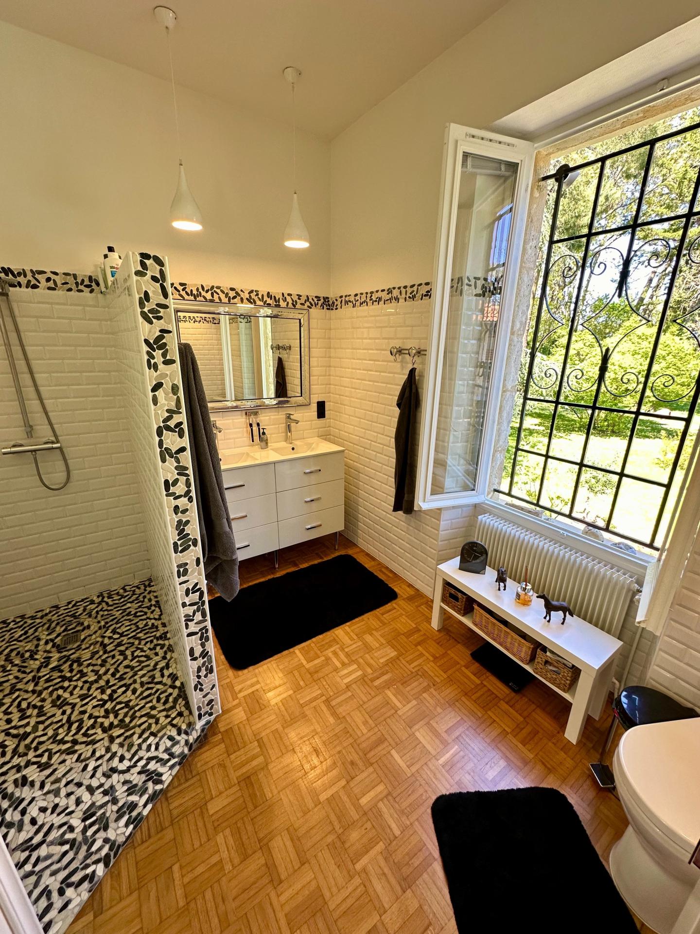 Photo 9 of the listing.