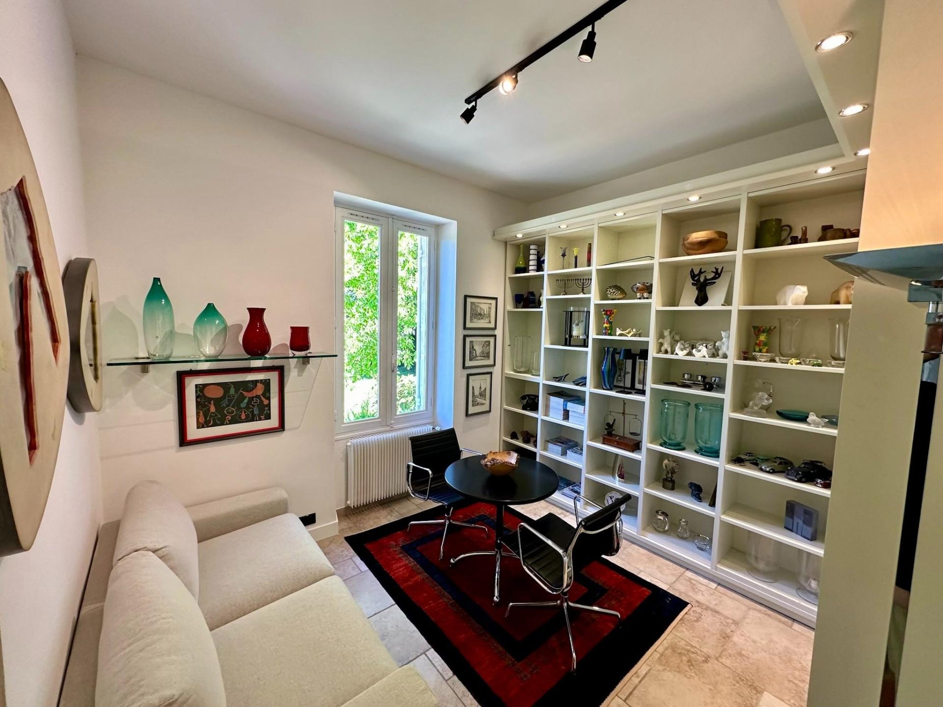 Photo 7 of the listing.