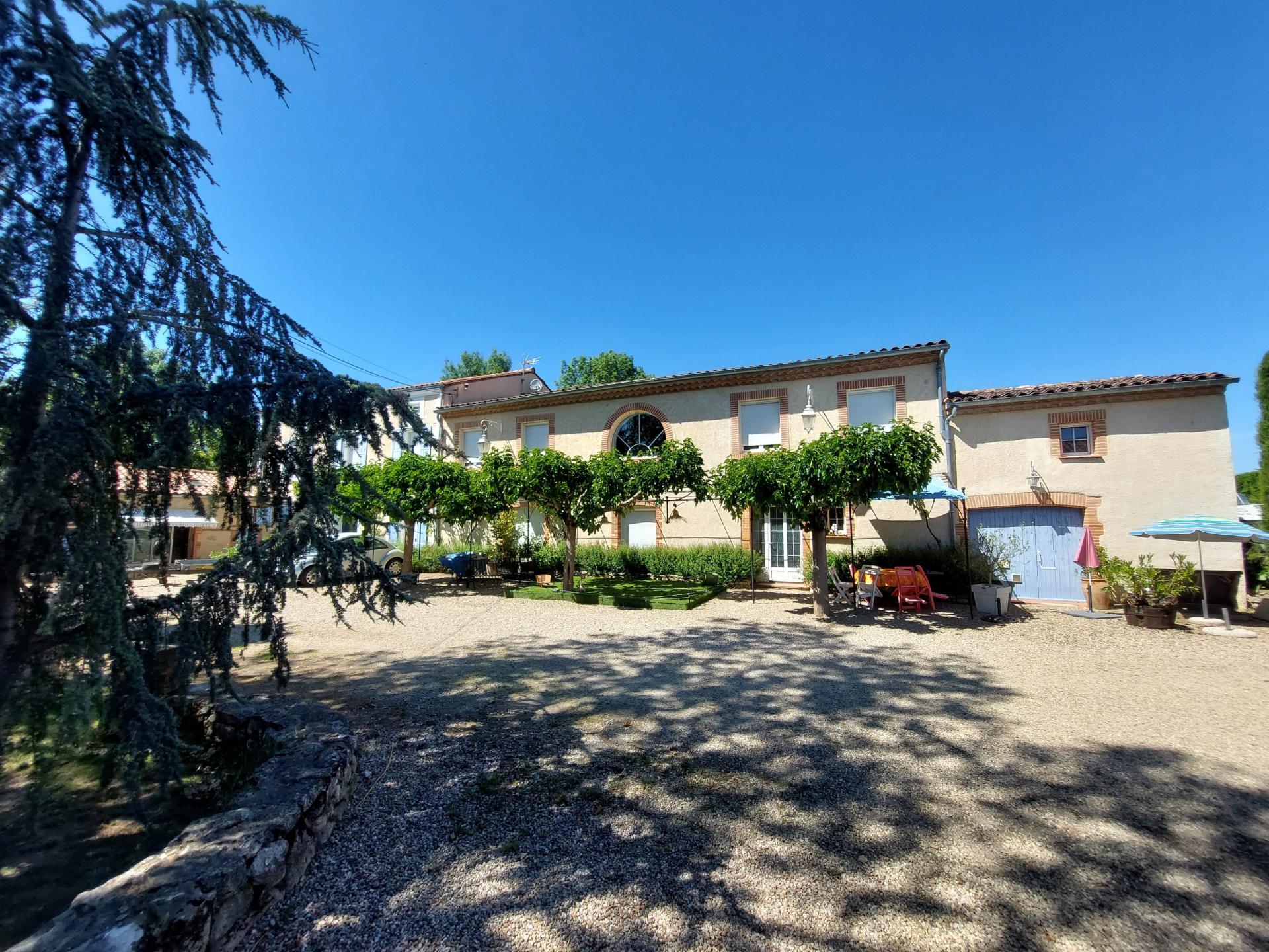 Photo 3 of the listing.