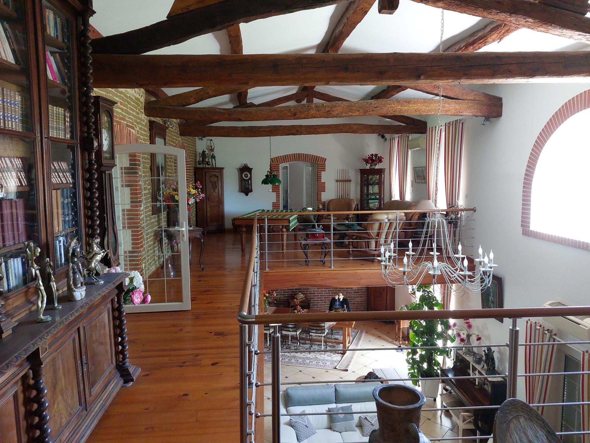 Photo 5 of the listing.