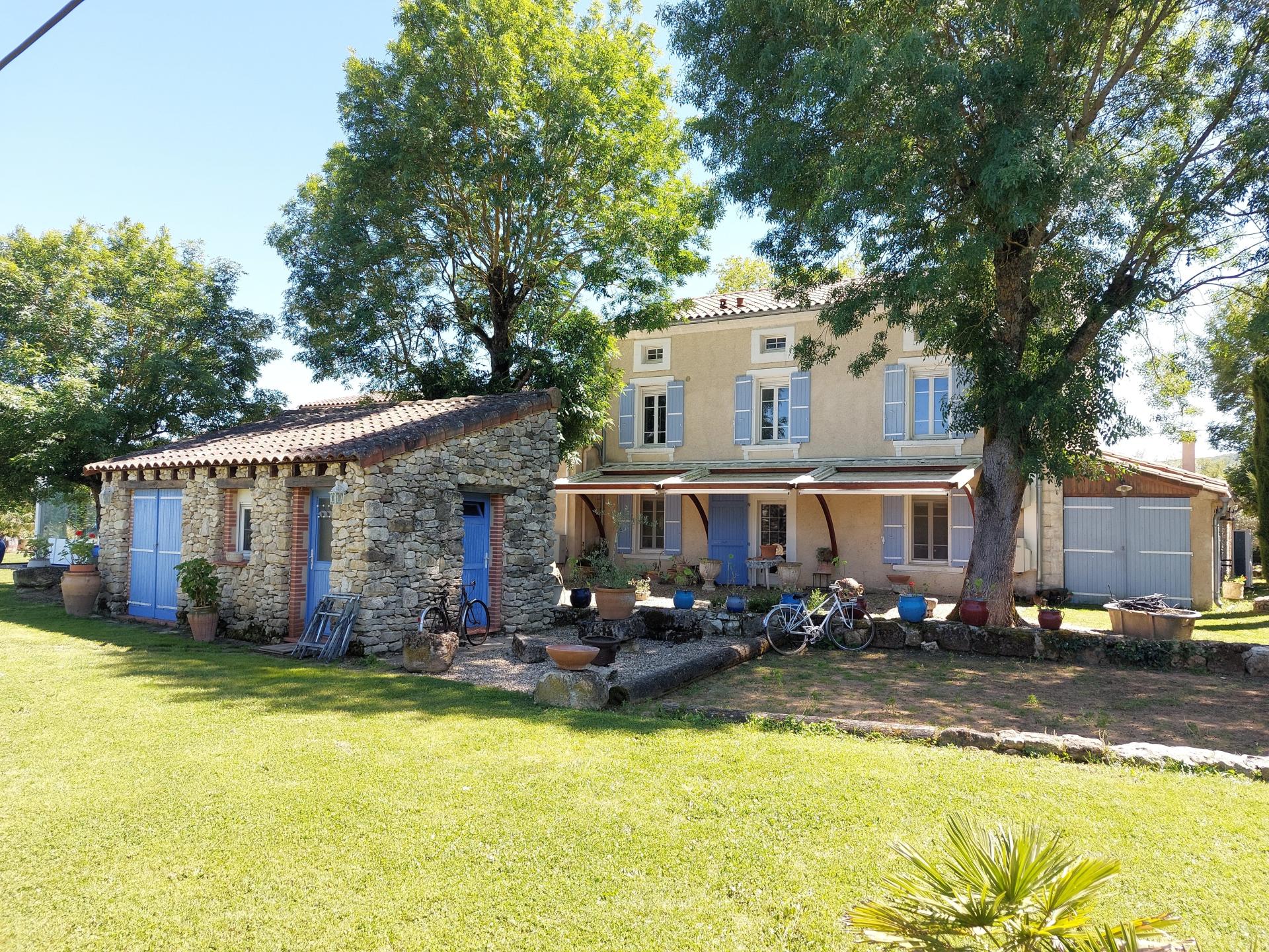 Photo 2 of the listing.