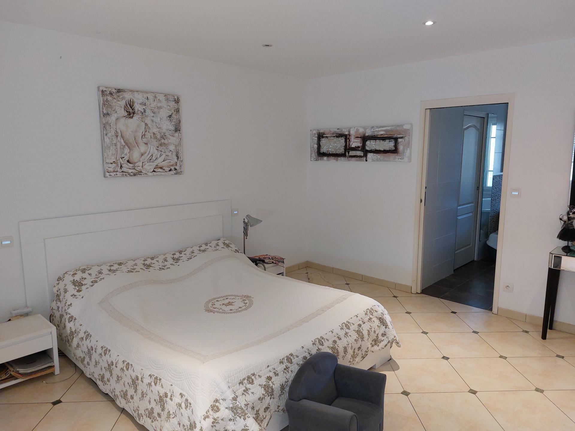 Photo 10 of the listing.