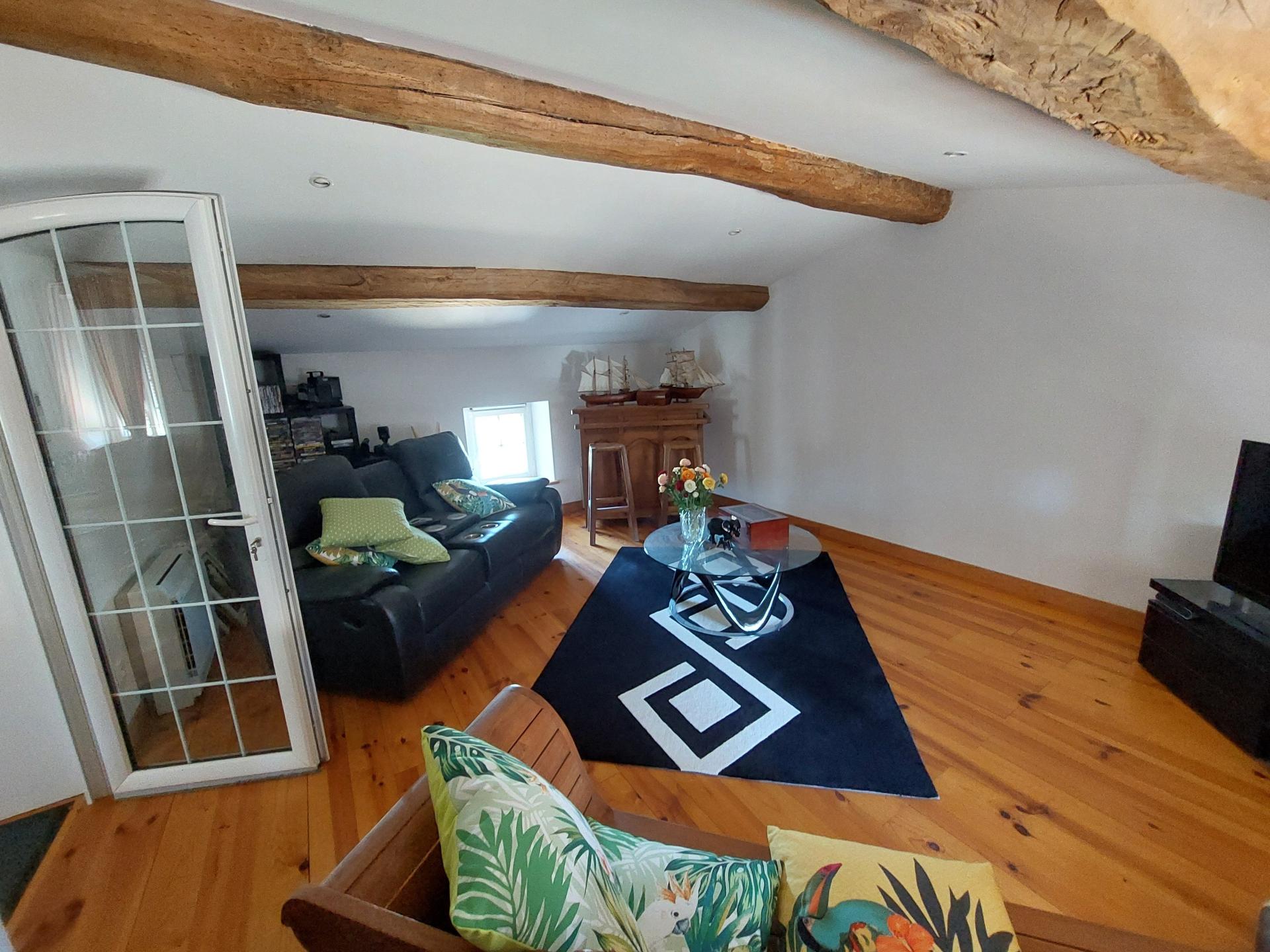 Photo 8 of the listing.