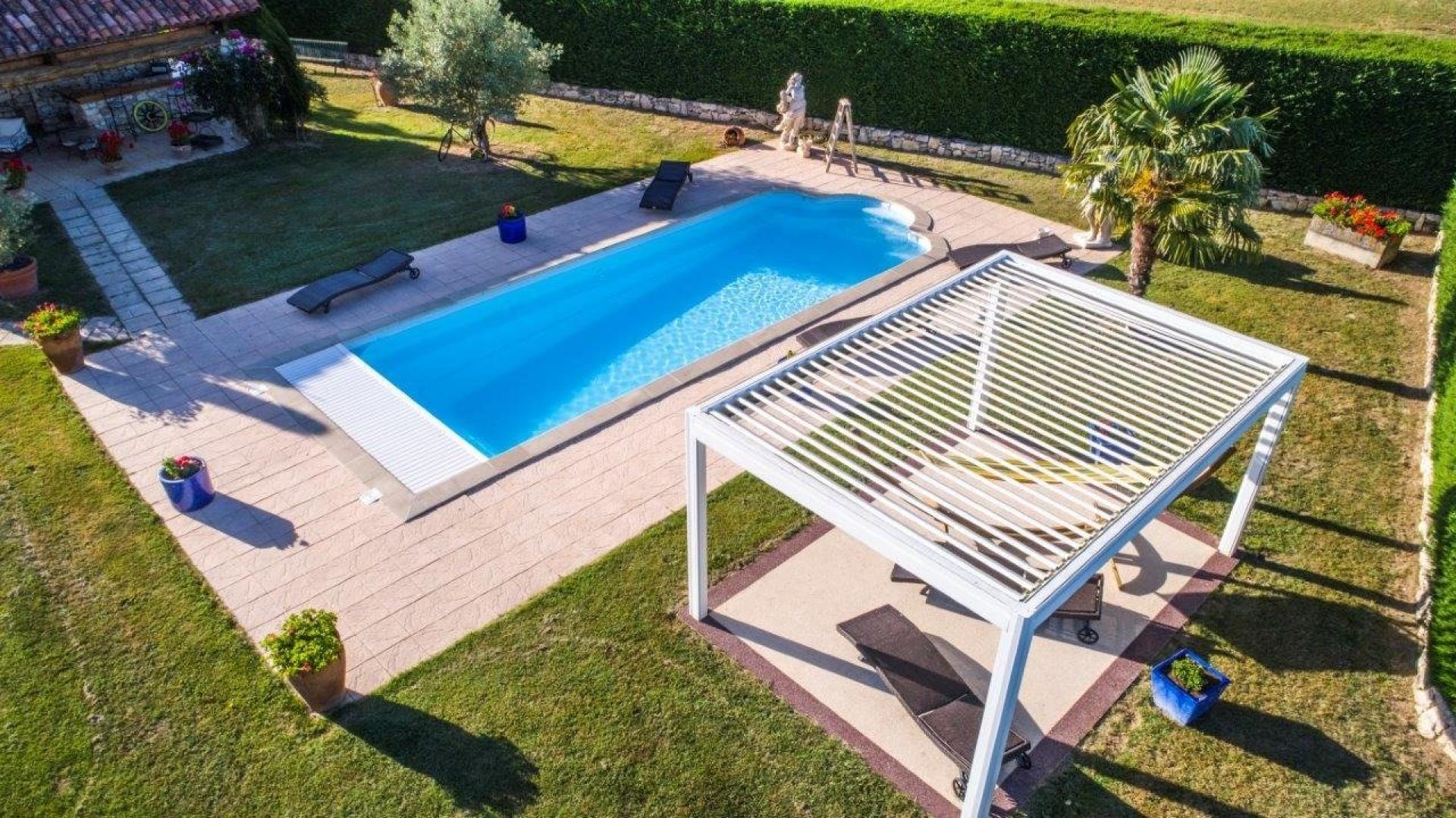 Photo 4 of the listing.