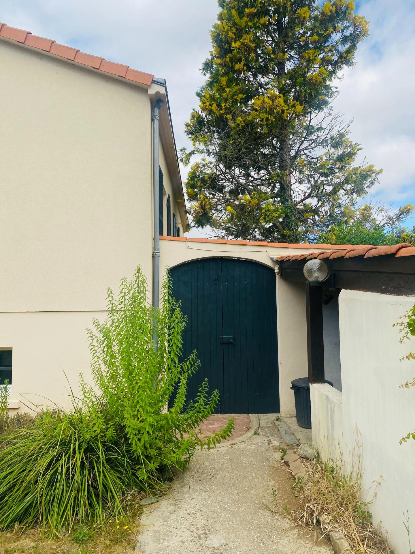 Photo 15 of the listing.