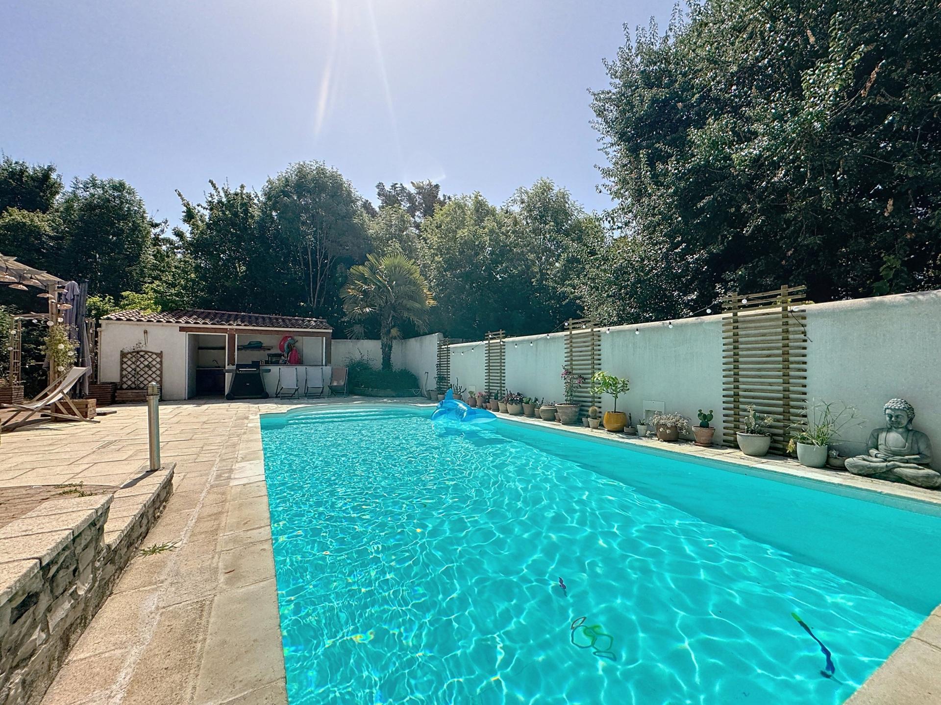 Photo 2 of the listing.