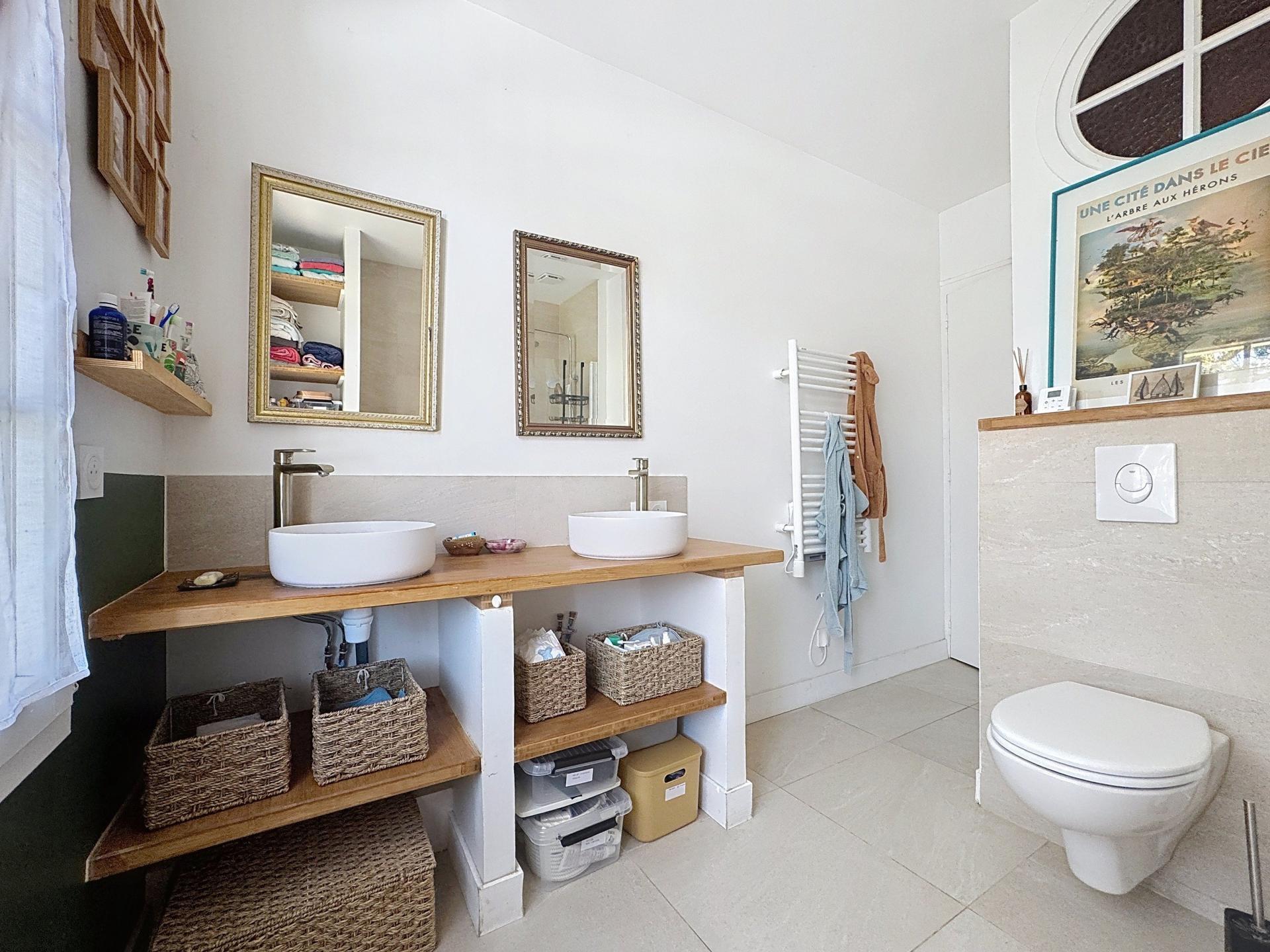 Photo 7 of the listing.