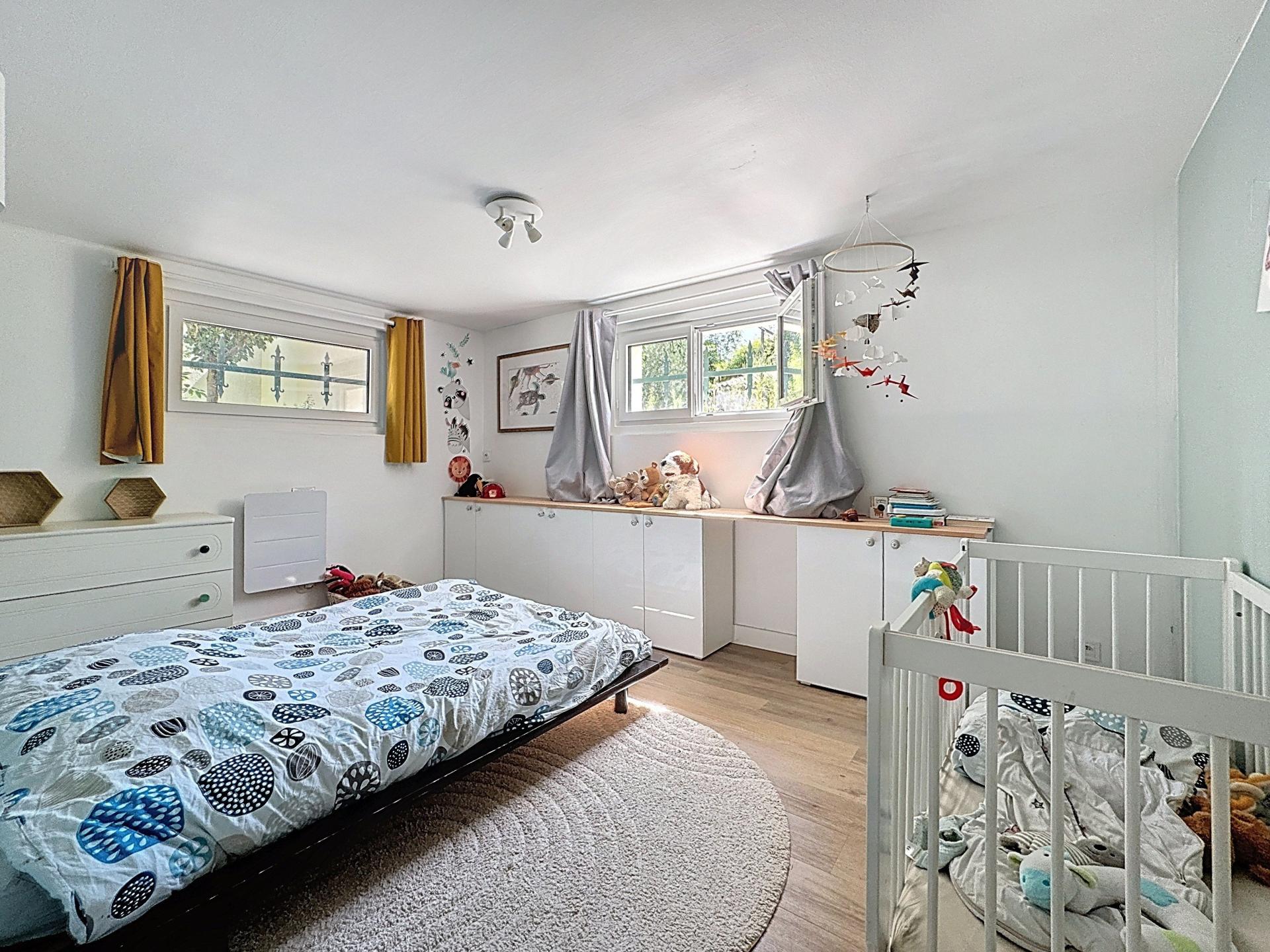 Photo 11 of the listing.