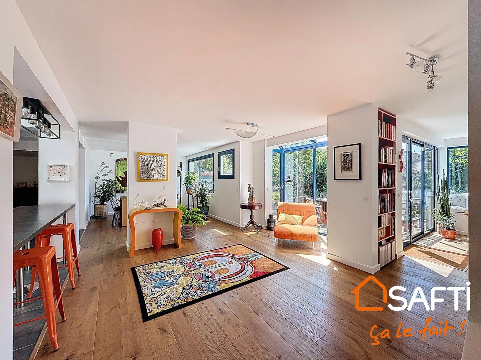 Photo 8 of the listing.