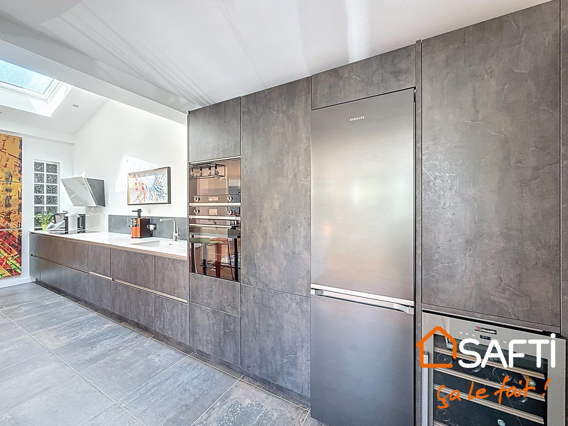 Photo 12 of the listing.