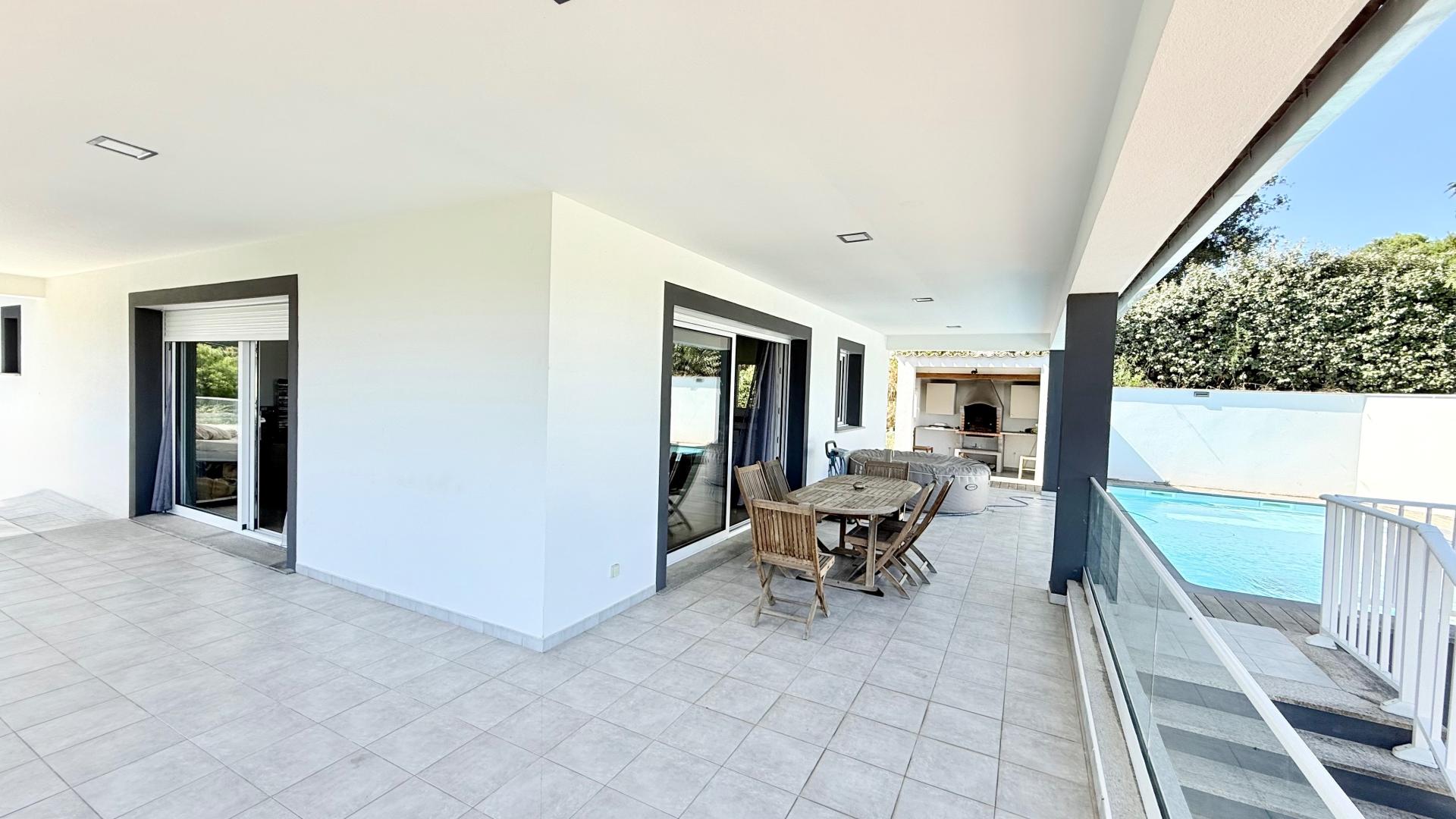 Photo 3 of the listing.