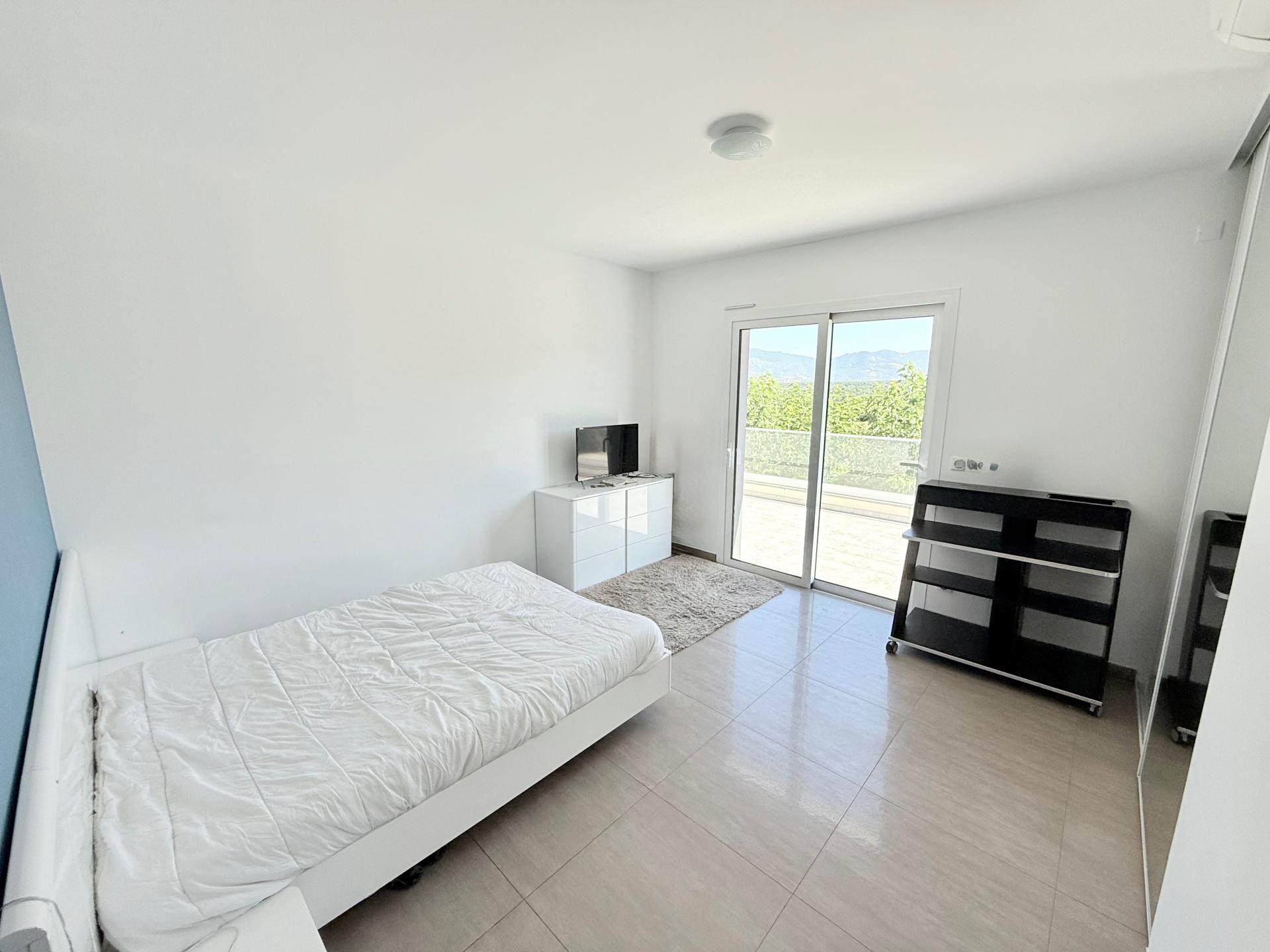 Photo 8 of the listing.