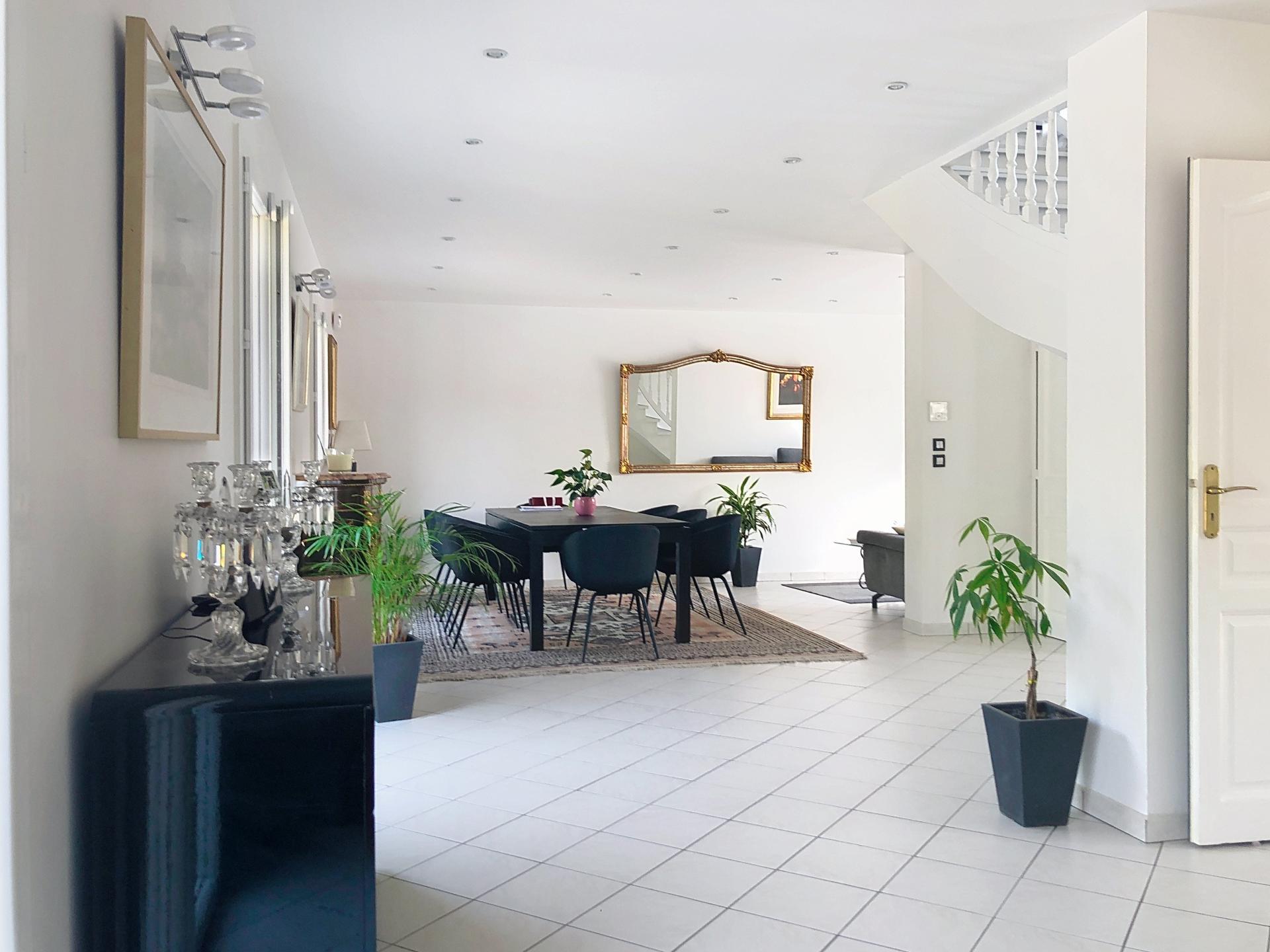 Photo 4 of the listing.