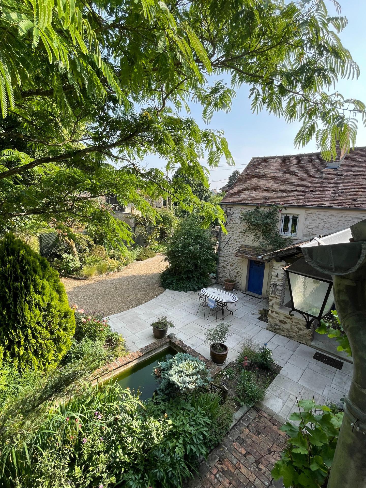 Photo 2 of the listing.