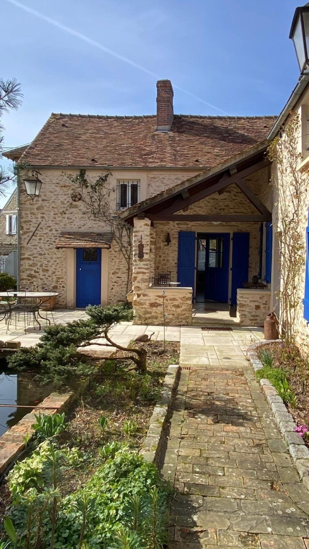 Photo 3 of the listing.