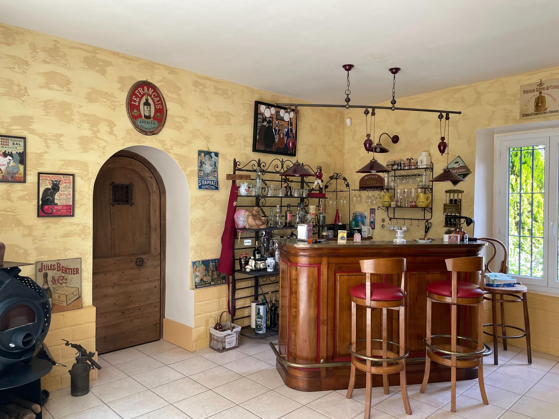 Photo 4 of the listing.