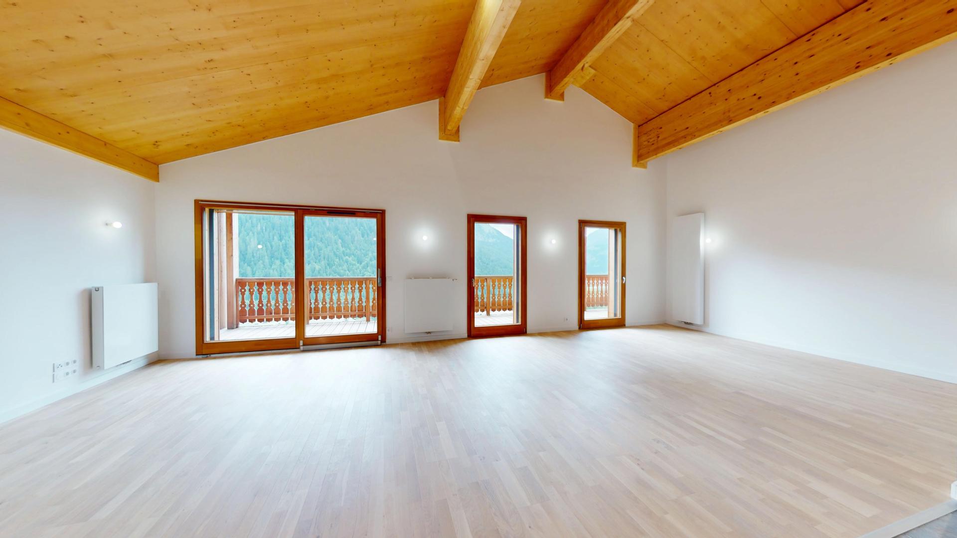 Photo 5 of the listing.