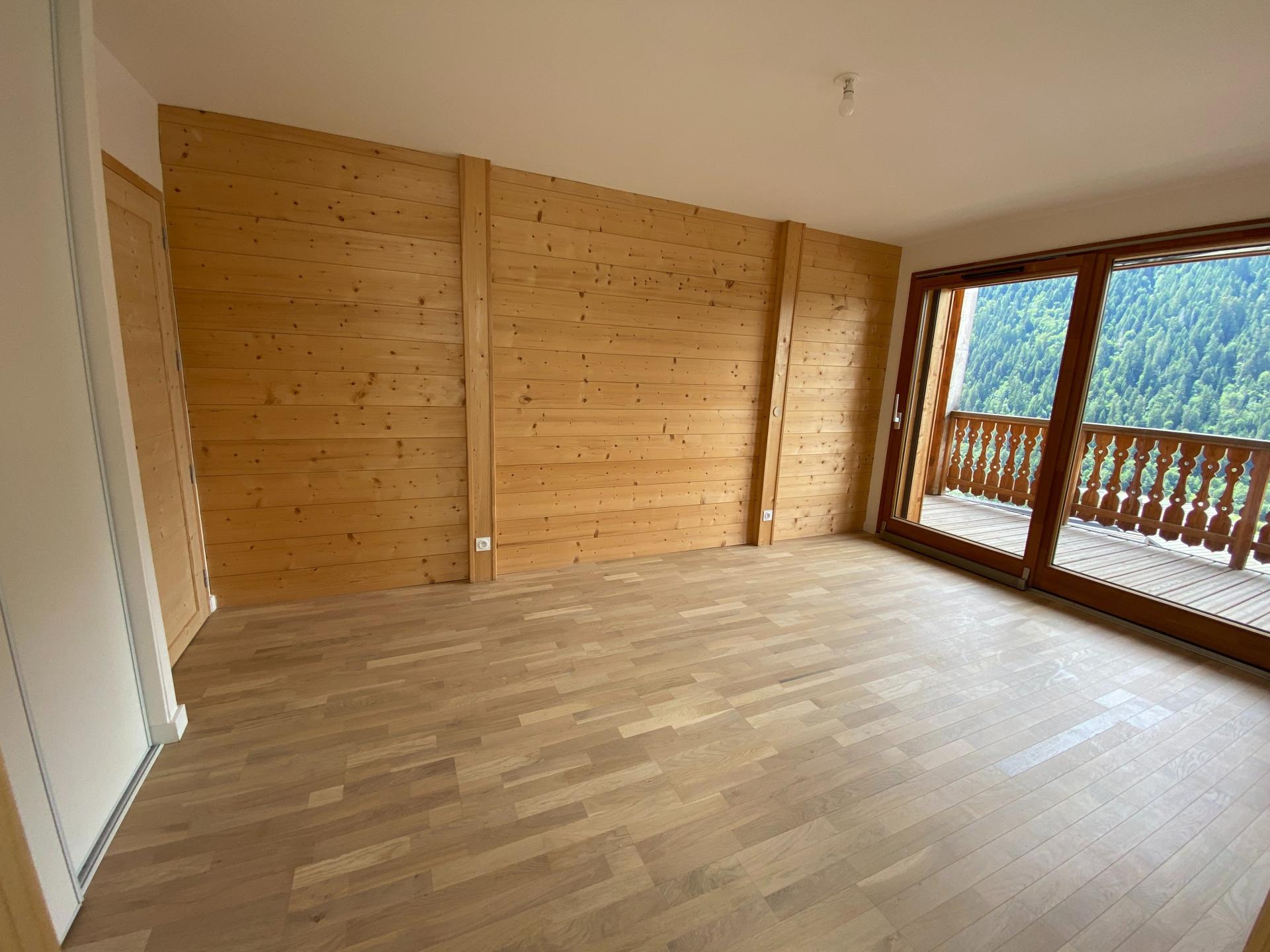 Photo 2 of the listing.